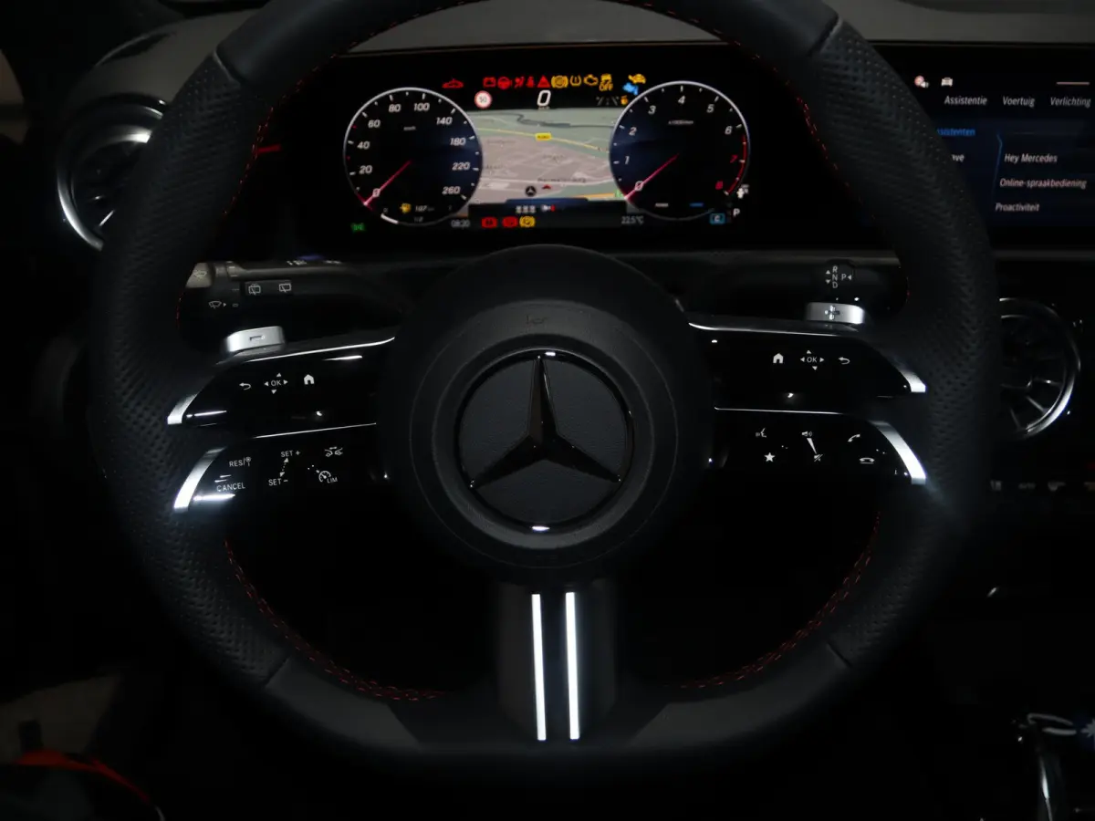 180 Business Solution AMG | Panoramaschuifdak | Premium Plus | 19”AMG-velgen | Head-up display | Dodehoekassistent |