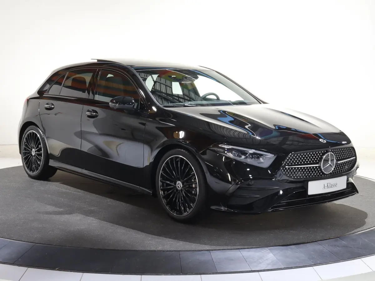 180 Business Solution AMG | Panoramaschuifdak | Premium Plus | 19”AMG-velgen | Head-up display | Dodehoekassistent |
