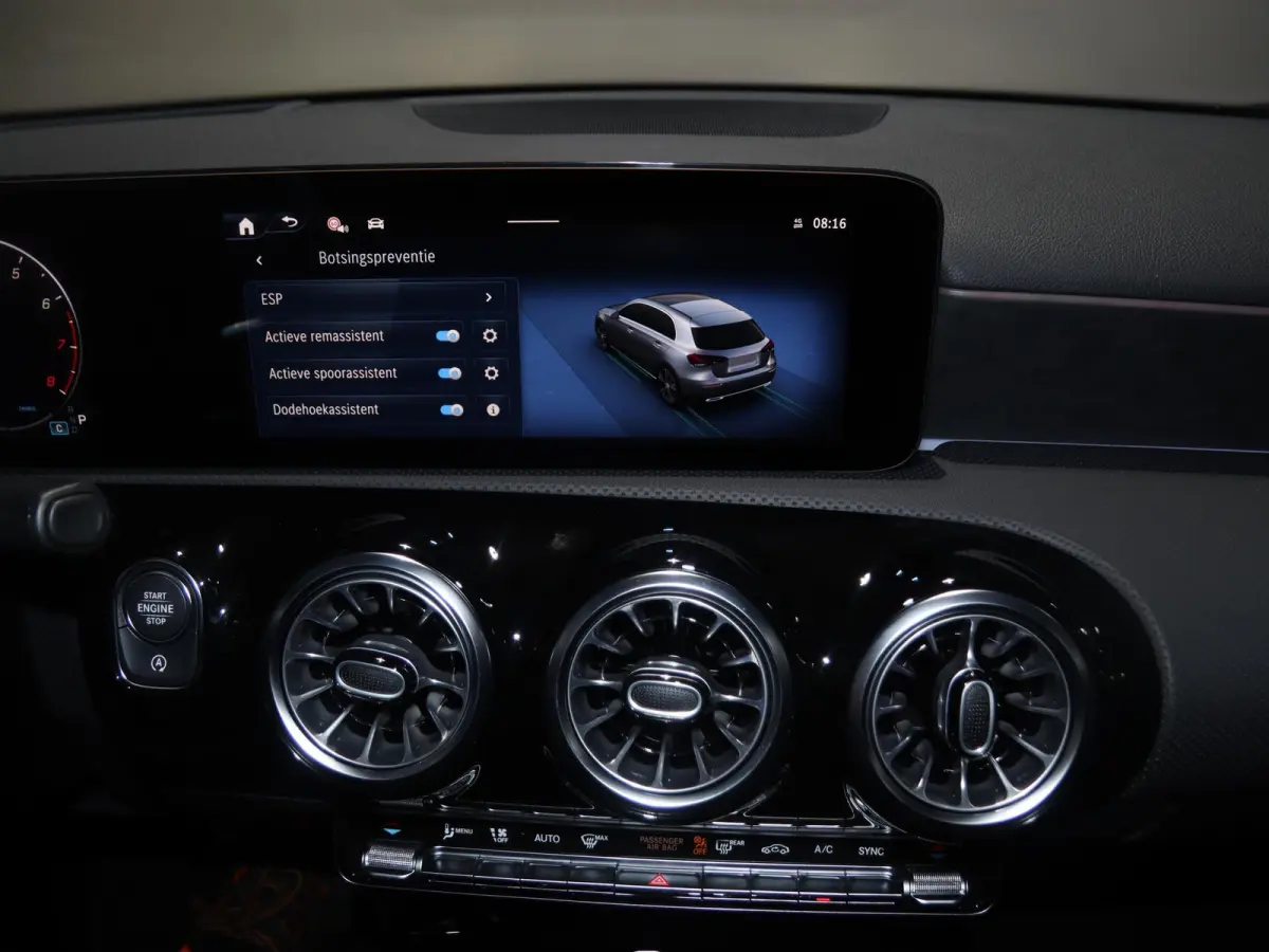180 Business Solution AMG | Panoramaschuifdak | Premium Plus | 19”AMG-velgen | Head-up display | Dodehoekassistent |