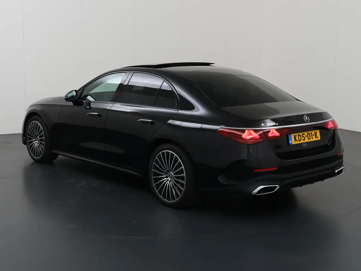 300e Sport Edition | Panoramaschuifdak | Premium Plus | Rijassistentiepakket Plus | Night | Head-up display | Burmester