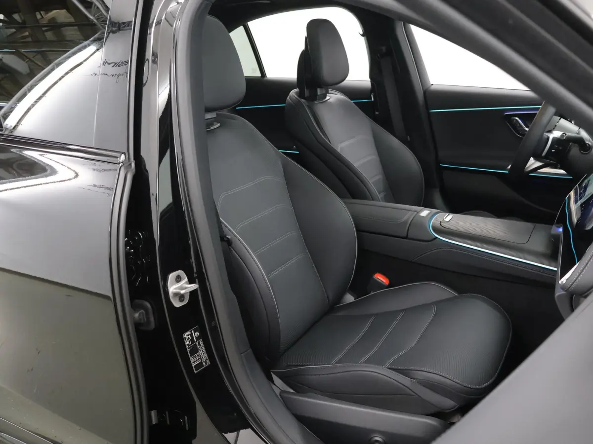 300e Sport Edition | Panoramaschuifdak | Premium Plus | Rijassistentiepakket Plus | Night | Head-up display | Burmester