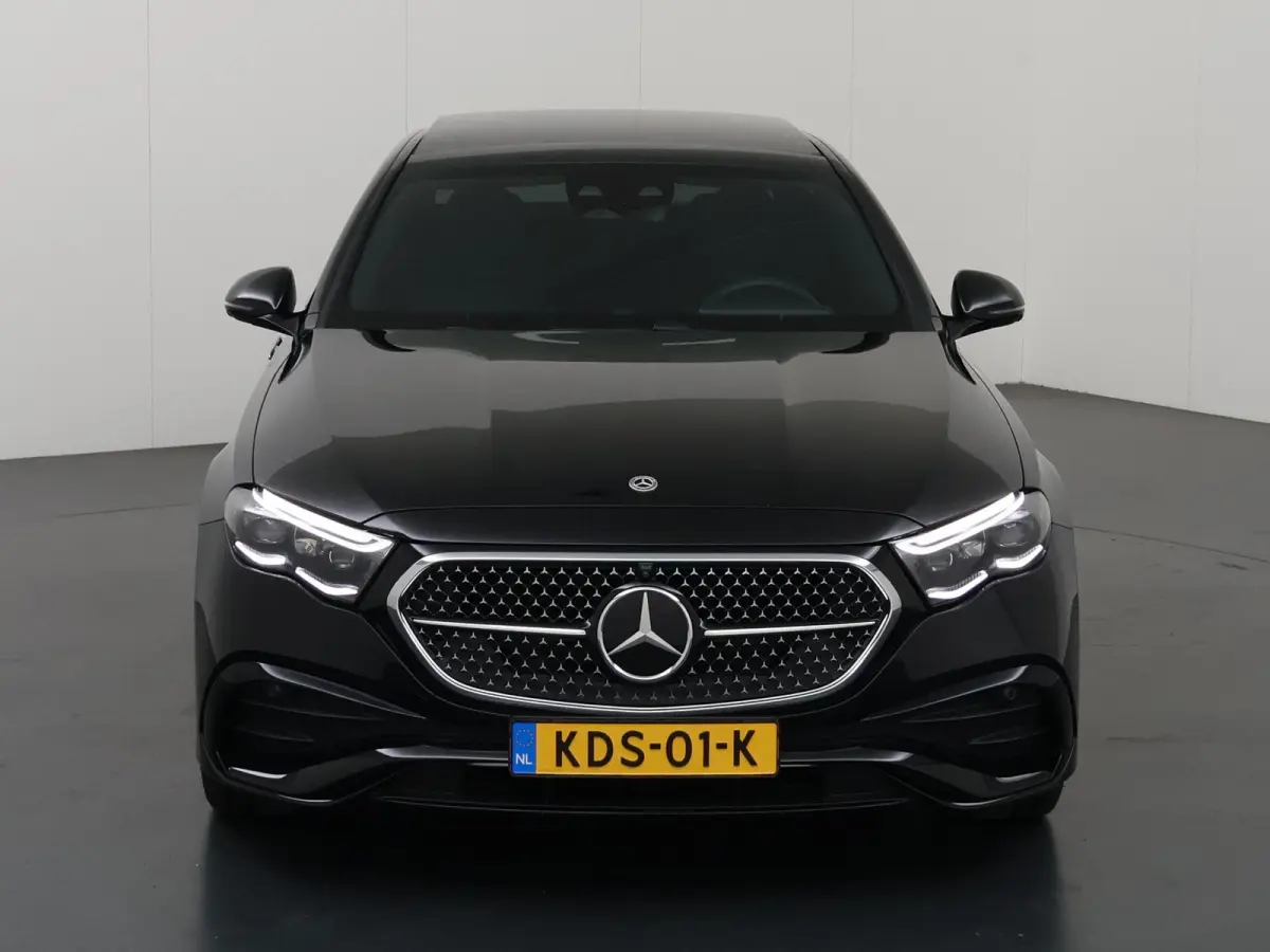 300e Sport Edition | Panoramaschuifdak | Premium Plus | Rijassistentiepakket Plus | Night | Head-up display | Burmester