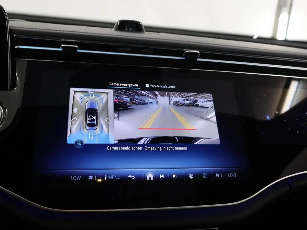 300e Sport Edition | Panoramaschuifdak | Premium Plus | Rijassistentiepakket Plus | Night | Head-up display | Burmester