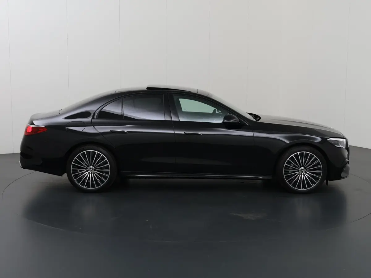 300e Sport Edition | Panoramaschuifdak | Premium Plus | Rijassistentiepakket Plus | Night | Head-up display | Burmester