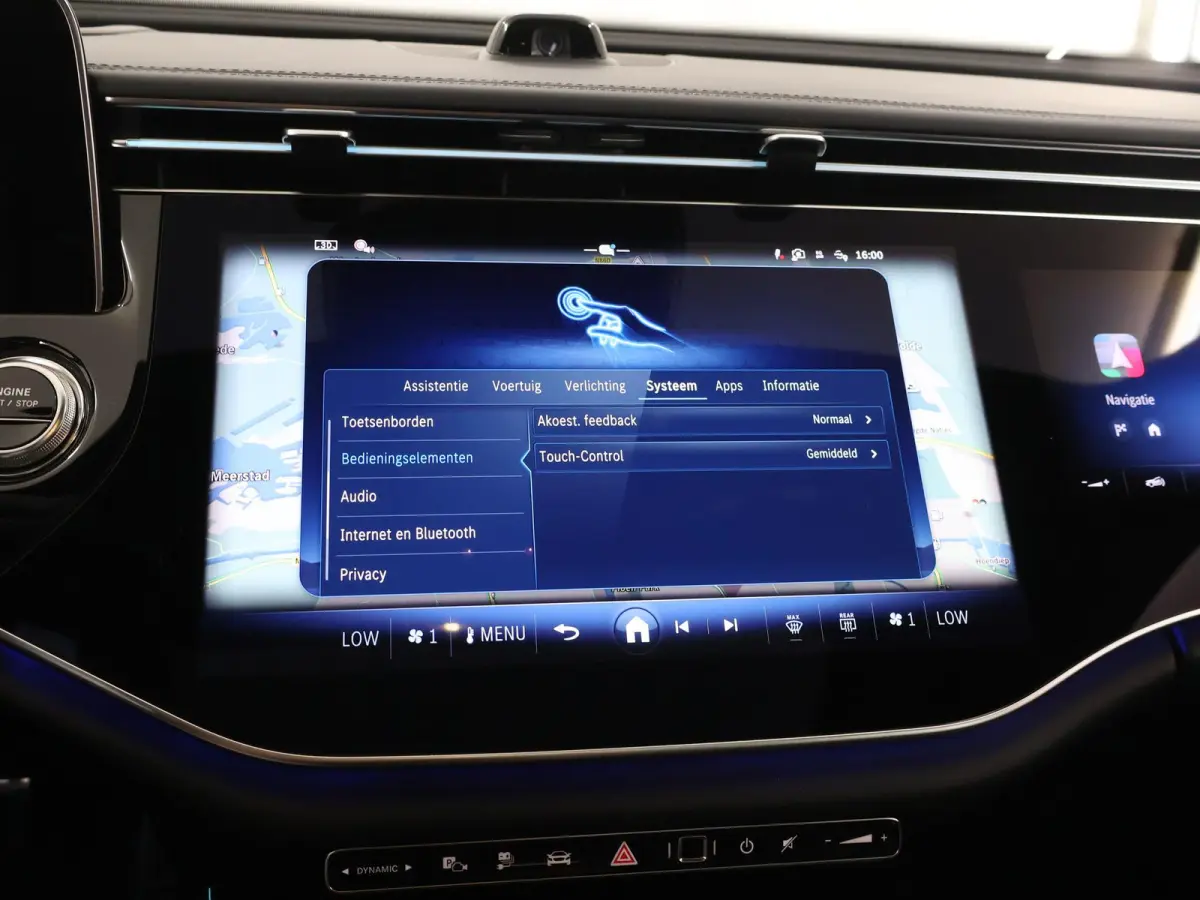 300e Sport Edition | Panoramaschuifdak | Premium Plus | Rijassistentiepakket Plus | Night | Head-up display | Burmester