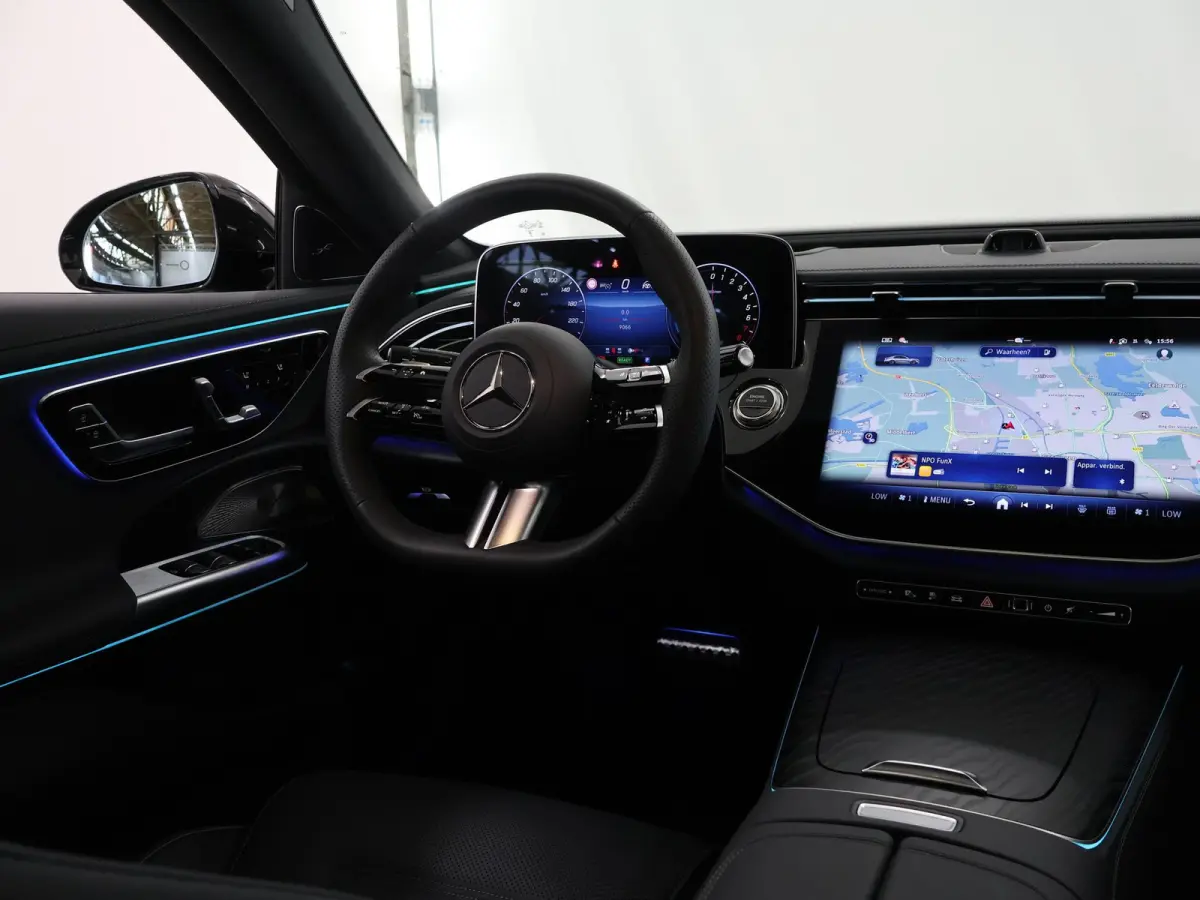 300e Sport Edition | Panoramaschuifdak | Premium Plus | Rijassistentiepakket Plus | Night | Head-up display | Burmester