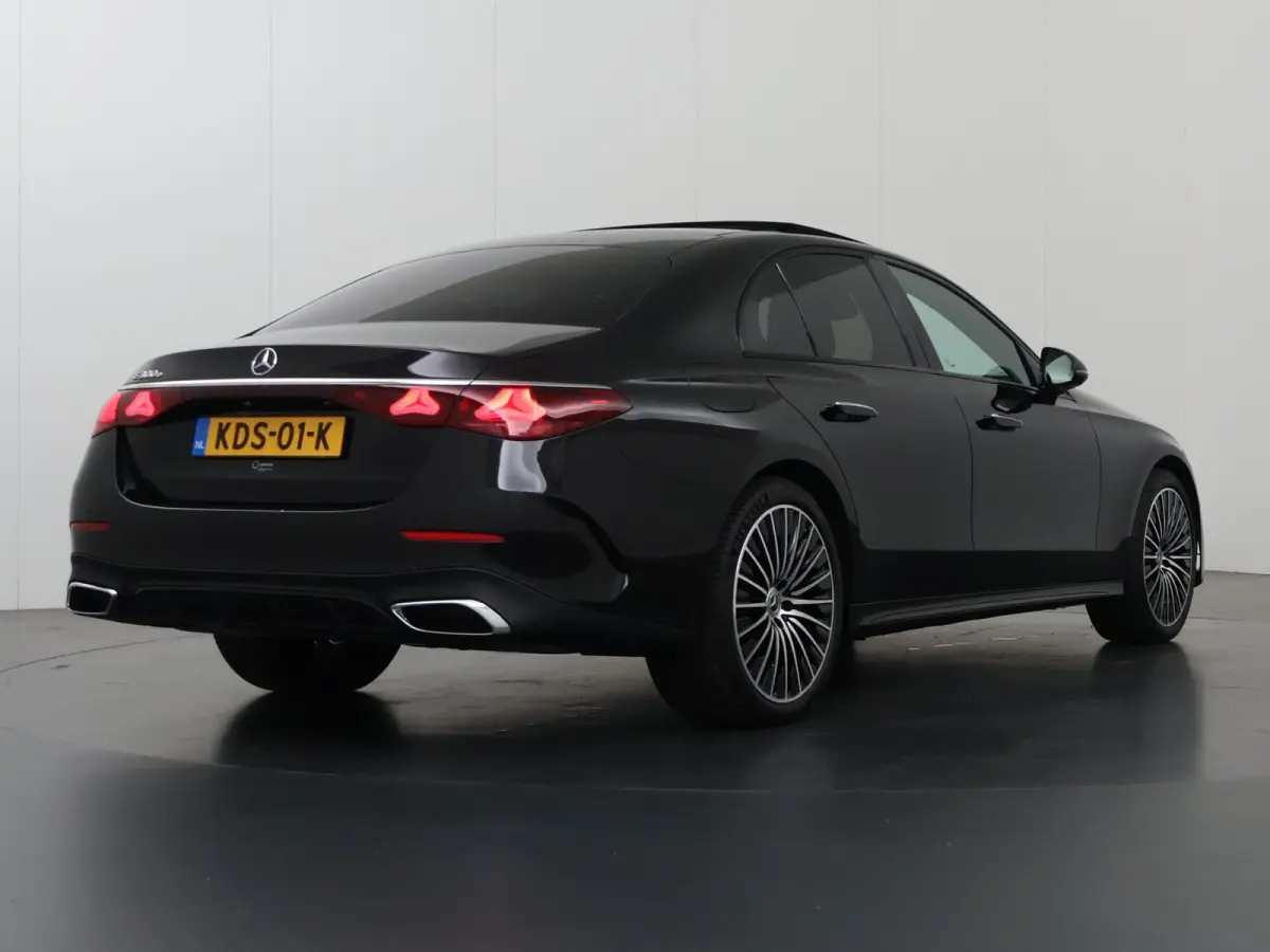 300e Sport Edition | Panoramaschuifdak | Premium Plus | Rijassistentiepakket Plus | Night | Head-up display | Burmester