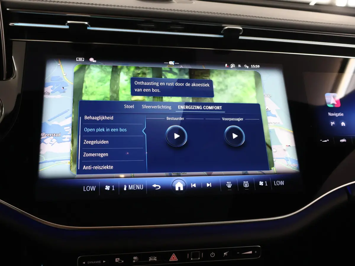300e Sport Edition | Panoramaschuifdak | Premium Plus | Rijassistentiepakket Plus | Night | Head-up display | Burmester