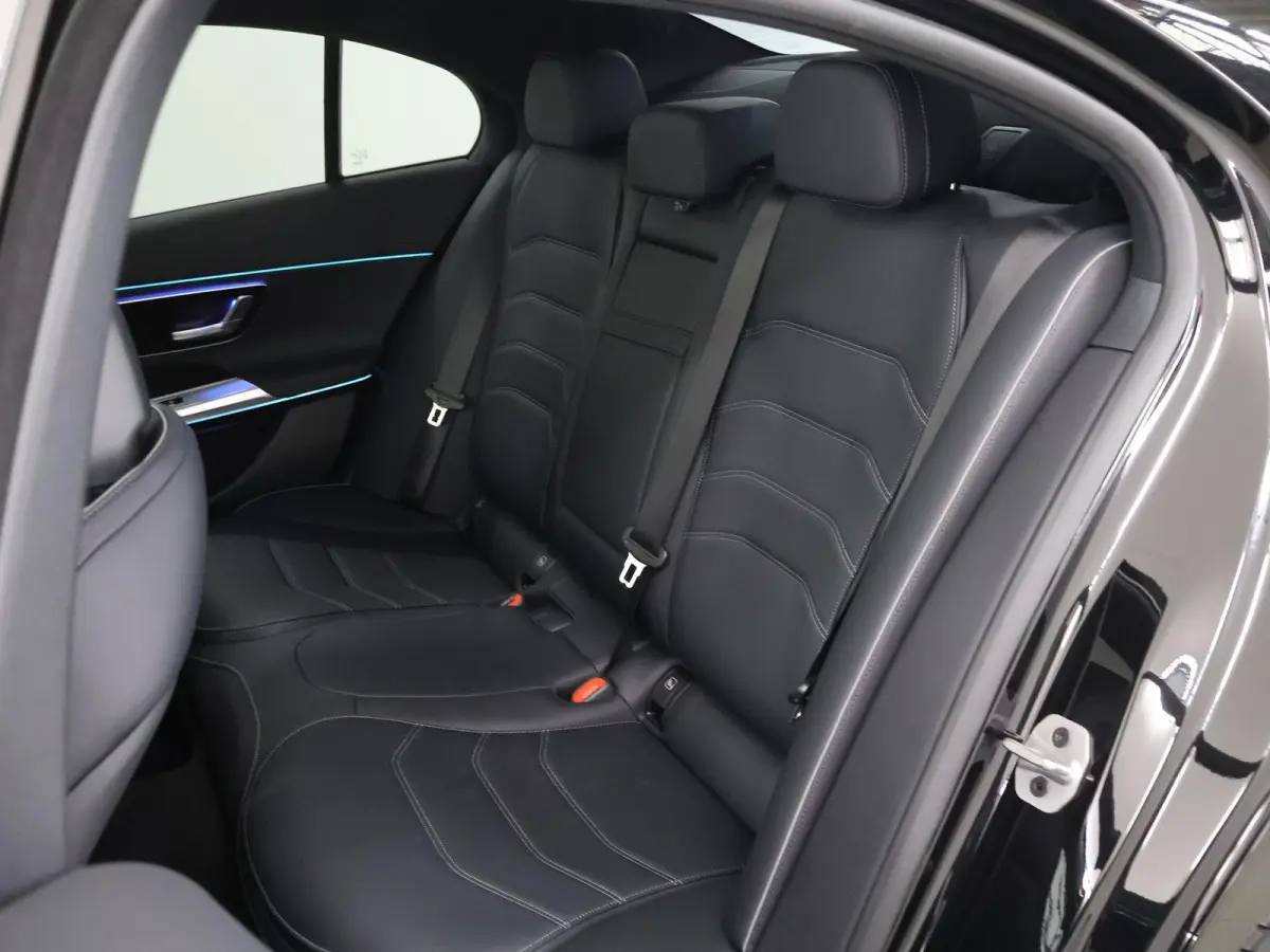 300e Sport Edition | Panoramaschuifdak | Premium Plus | Rijassistentiepakket Plus | Night | Head-up display | Burmester