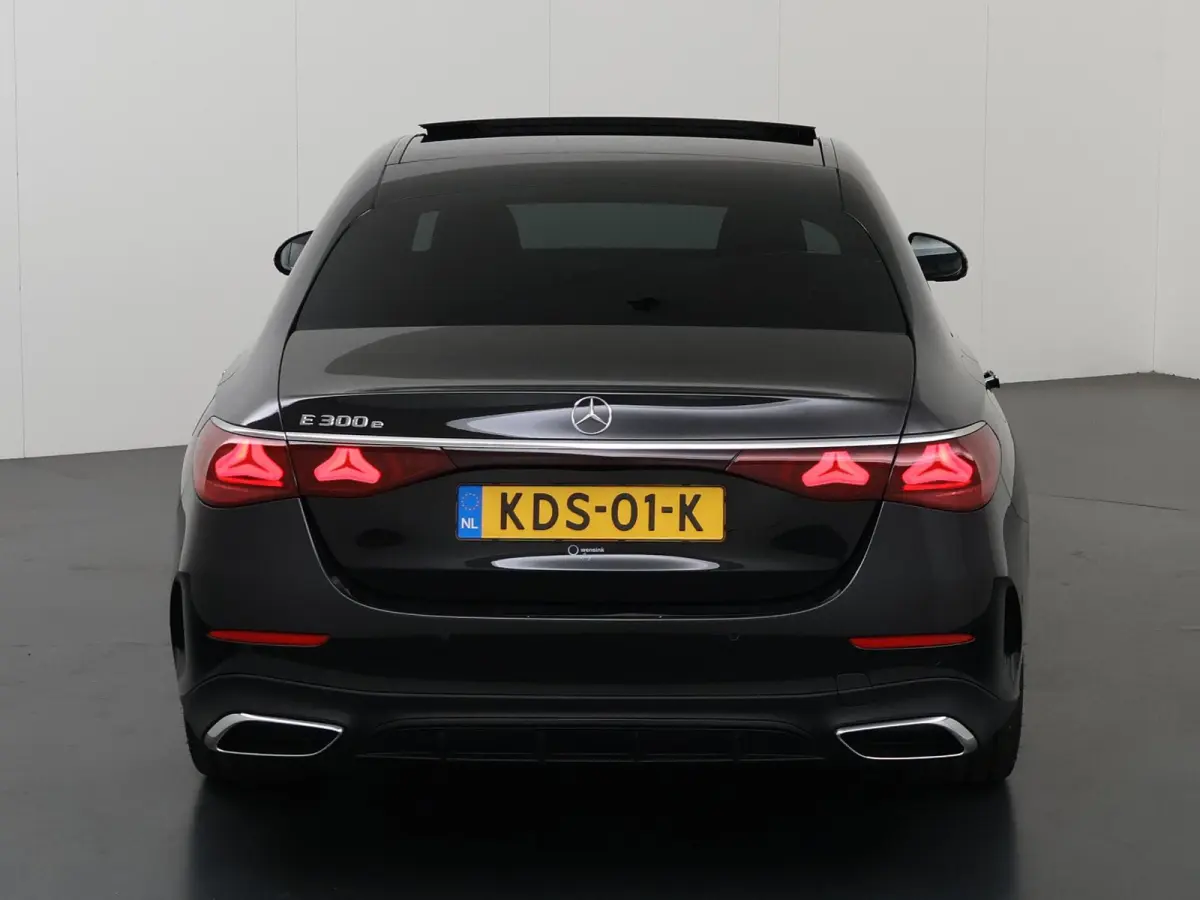 300e Sport Edition | Panoramaschuifdak | Premium Plus | Rijassistentiepakket Plus | Night | Head-up display | Burmester