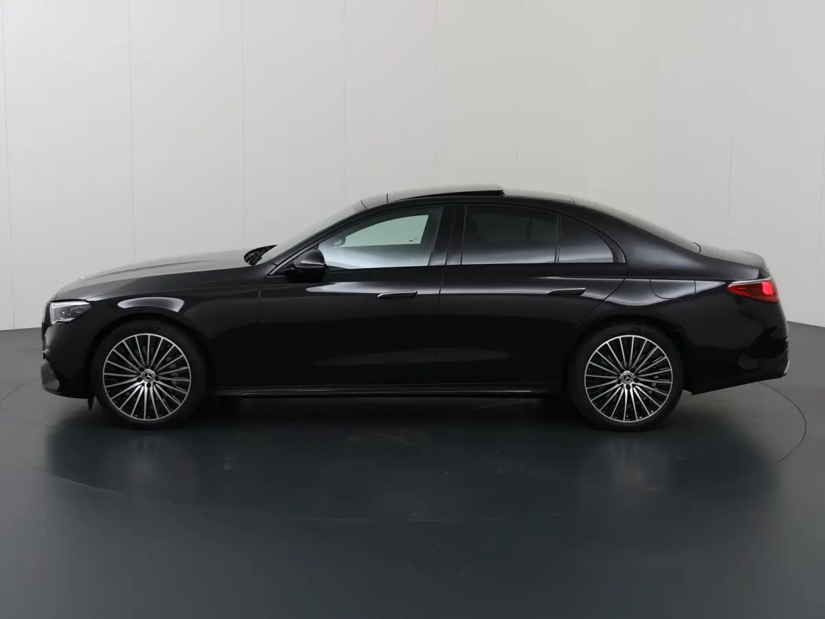 300e Sport Edition | Panoramaschuifdak | Premium Plus | Rijassistentiepakket Plus | Night | Head-up display | Burmester