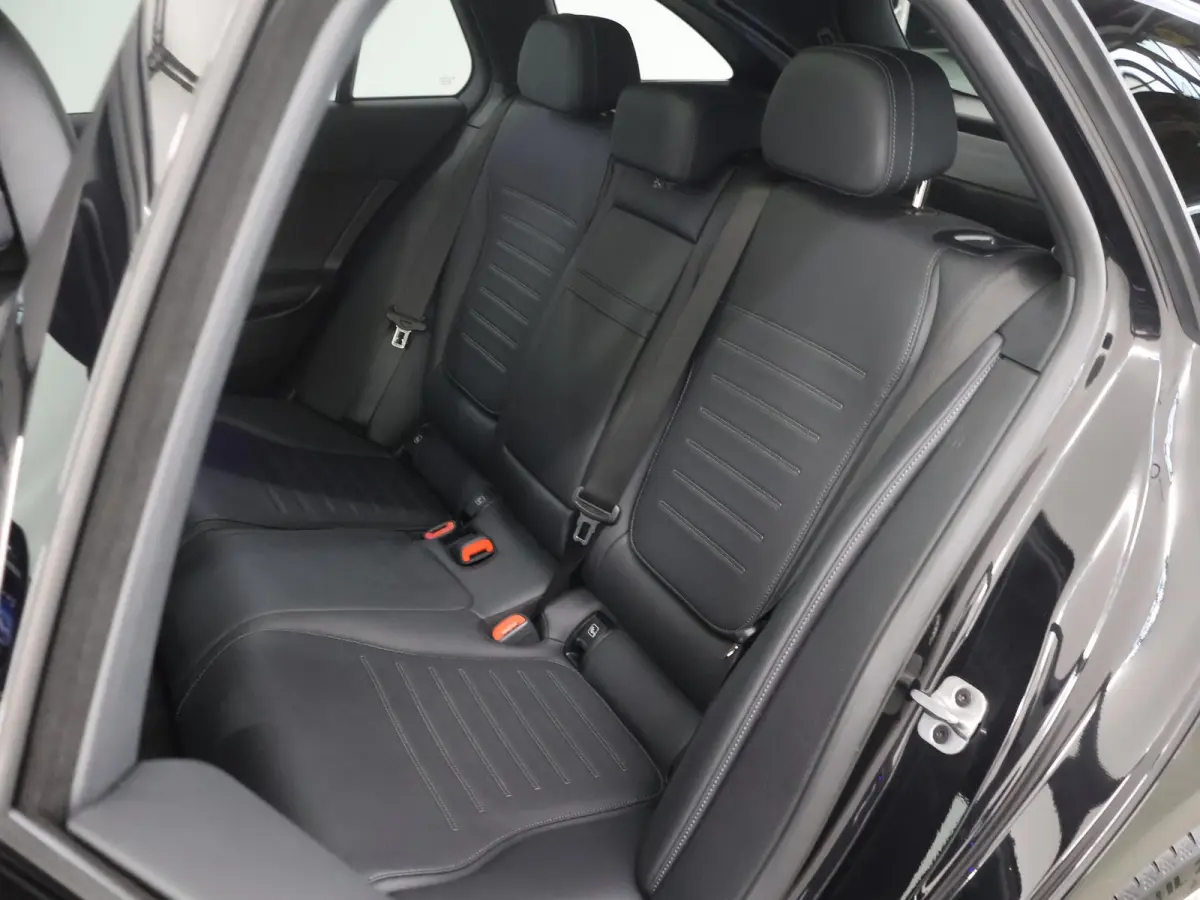 300e Business Solution AMG | Panoramaschuifdak |  Rijassistentiepakket Plus | Trekhaak | Burmester | DIGITAL LIGHT |  Night
