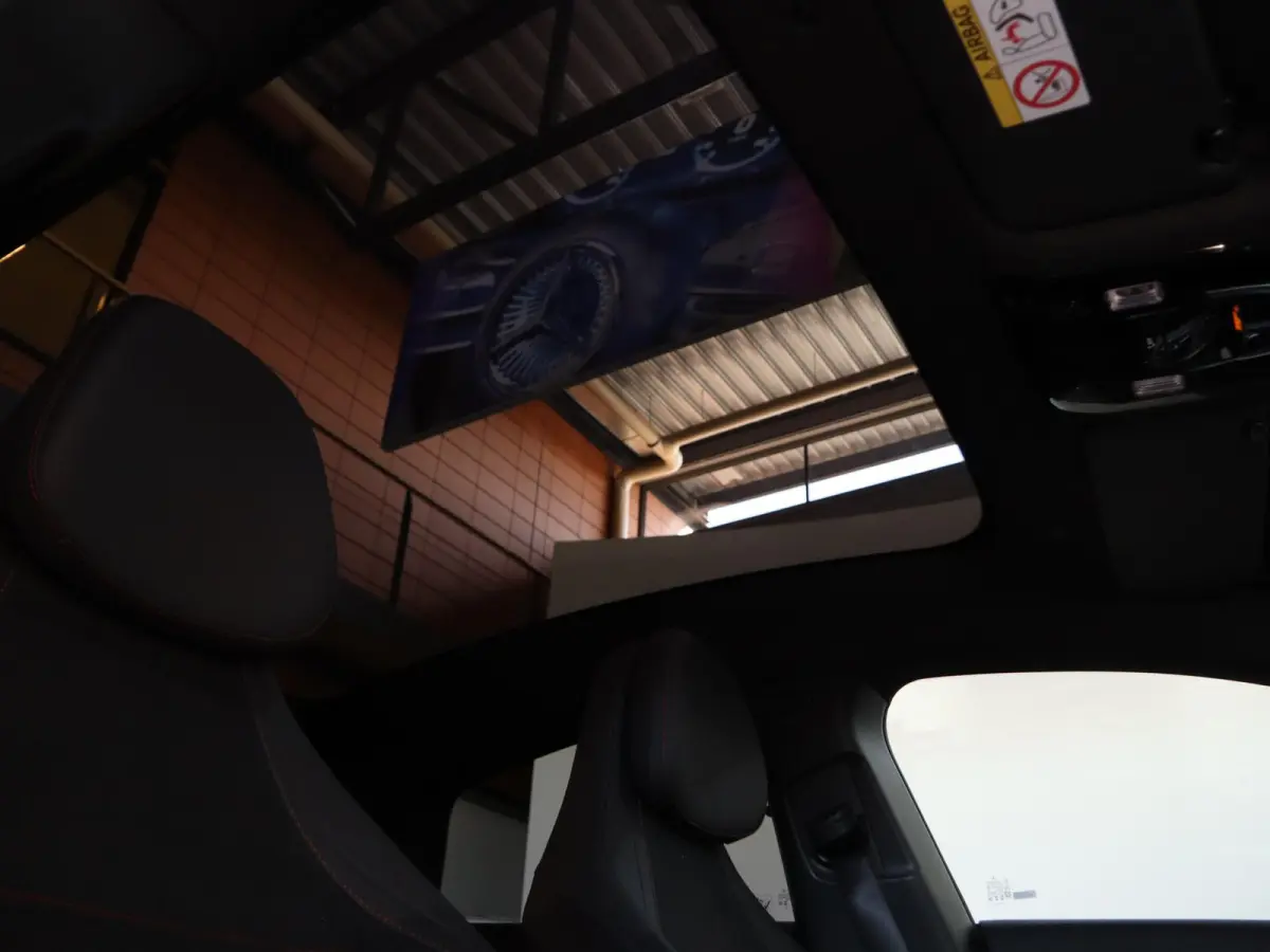 200 Business Solution AMG 58 kWh | Panoramadak | Premium Pakket | Superscreen | Trekhaak | Head-Up |