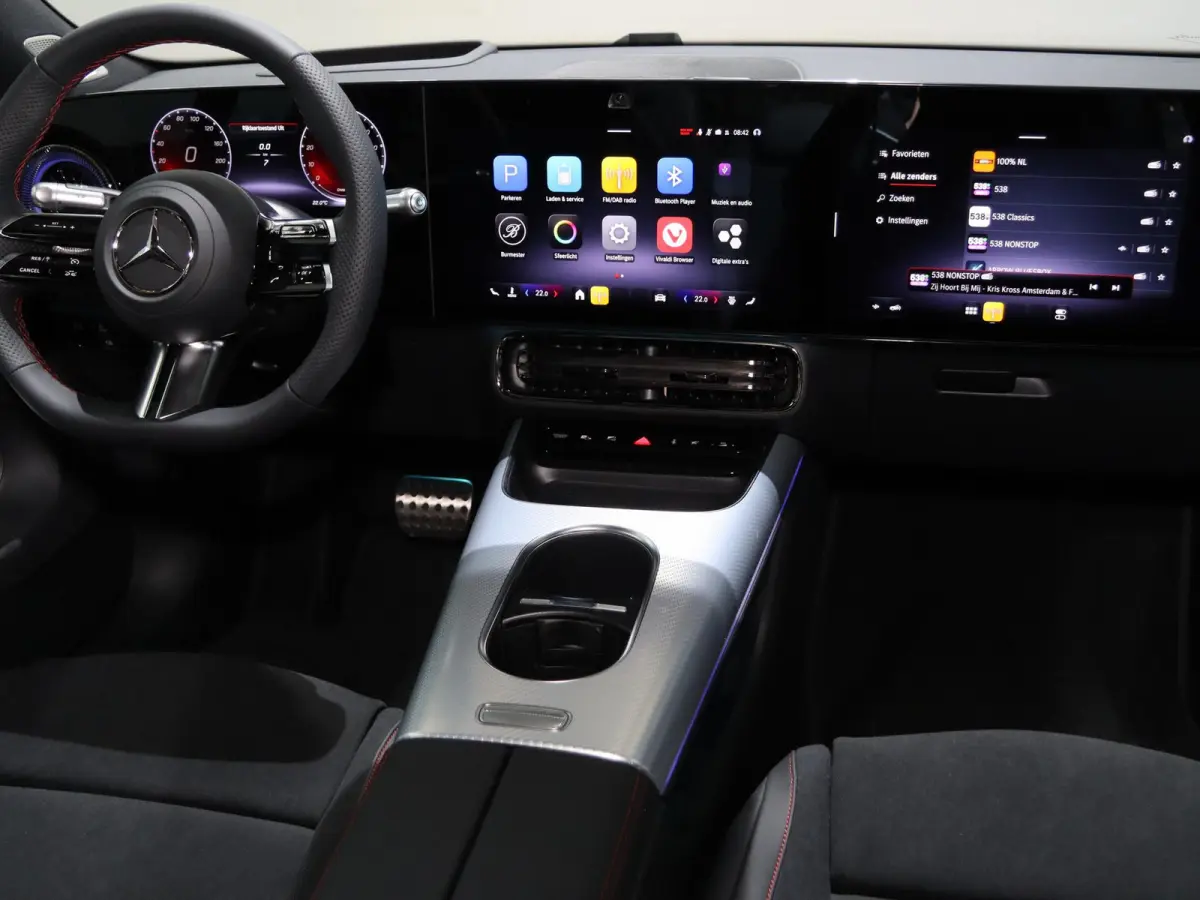 200 Business Solution AMG 58 kWh | Panoramadak | Premium Pakket | Superscreen | Trekhaak | Head-Up |