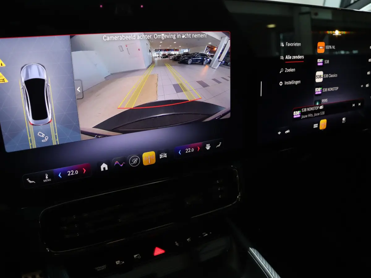 200 Business Solution AMG 58 kWh | Panoramadak | Premium Pakket | Superscreen | Trekhaak | Head-Up |