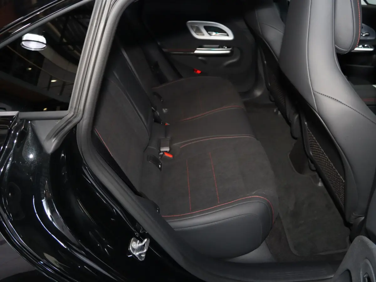 200 Business Solution AMG 58 kWh | Panoramadak | Premium Pakket | Superscreen | Trekhaak | Head-Up |