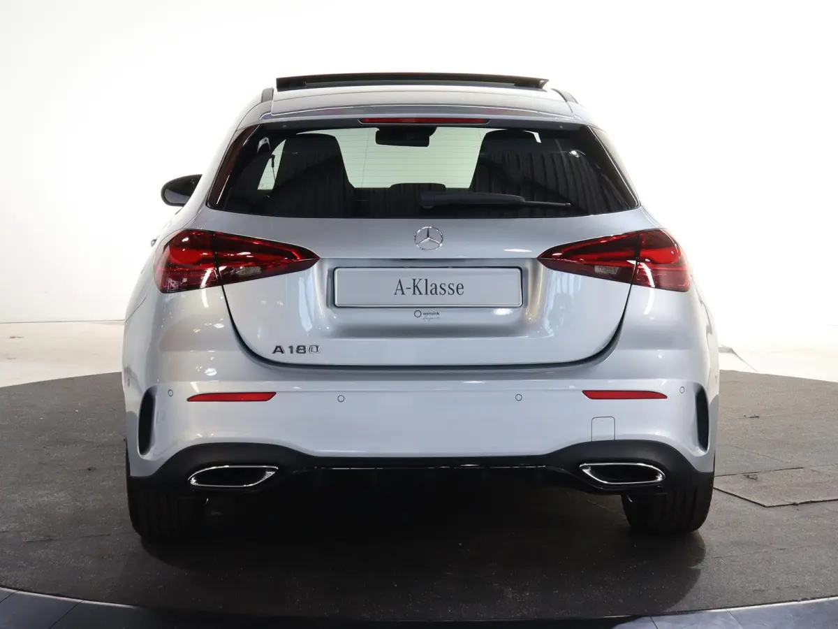 180 Business Solution AMG | Panoramaschuifdak | Achteruitrijcamera | Nightpakket | MULTIBEAM LED | Stoelverwarming |