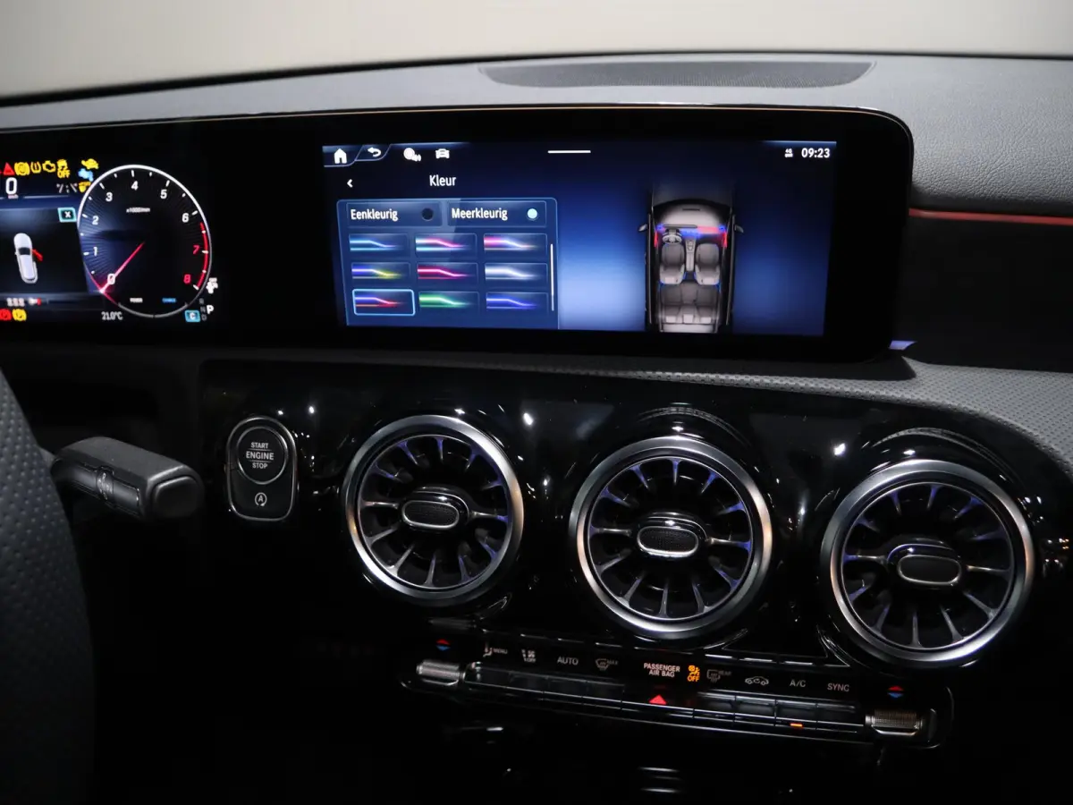 180 Business Solution AMG | Panoramaschuifdak | Achteruitrijcamera | Nightpakket | MULTIBEAM LED | Stoelverwarming |