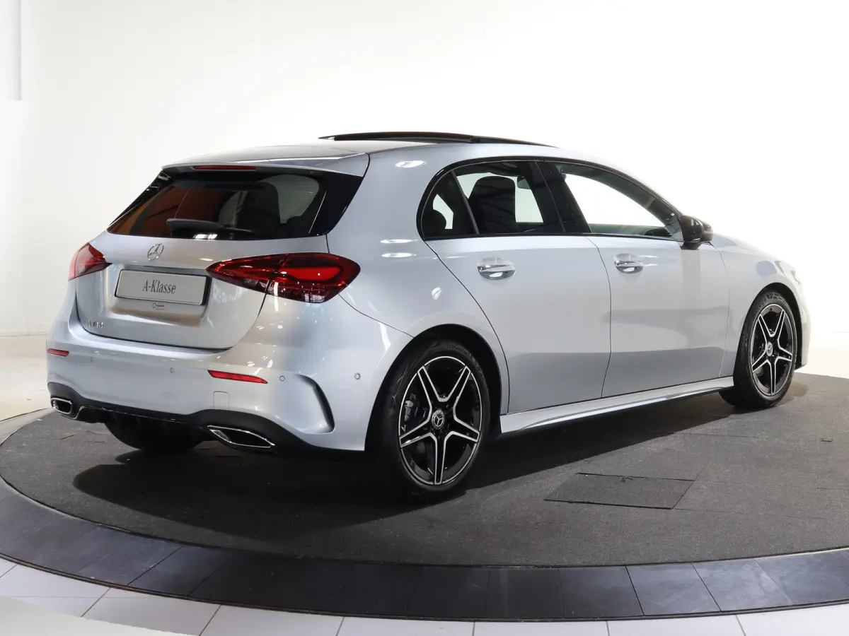 180 Business Solution AMG | Panoramaschuifdak | Achteruitrijcamera | Nightpakket | MULTIBEAM LED | Stoelverwarming |