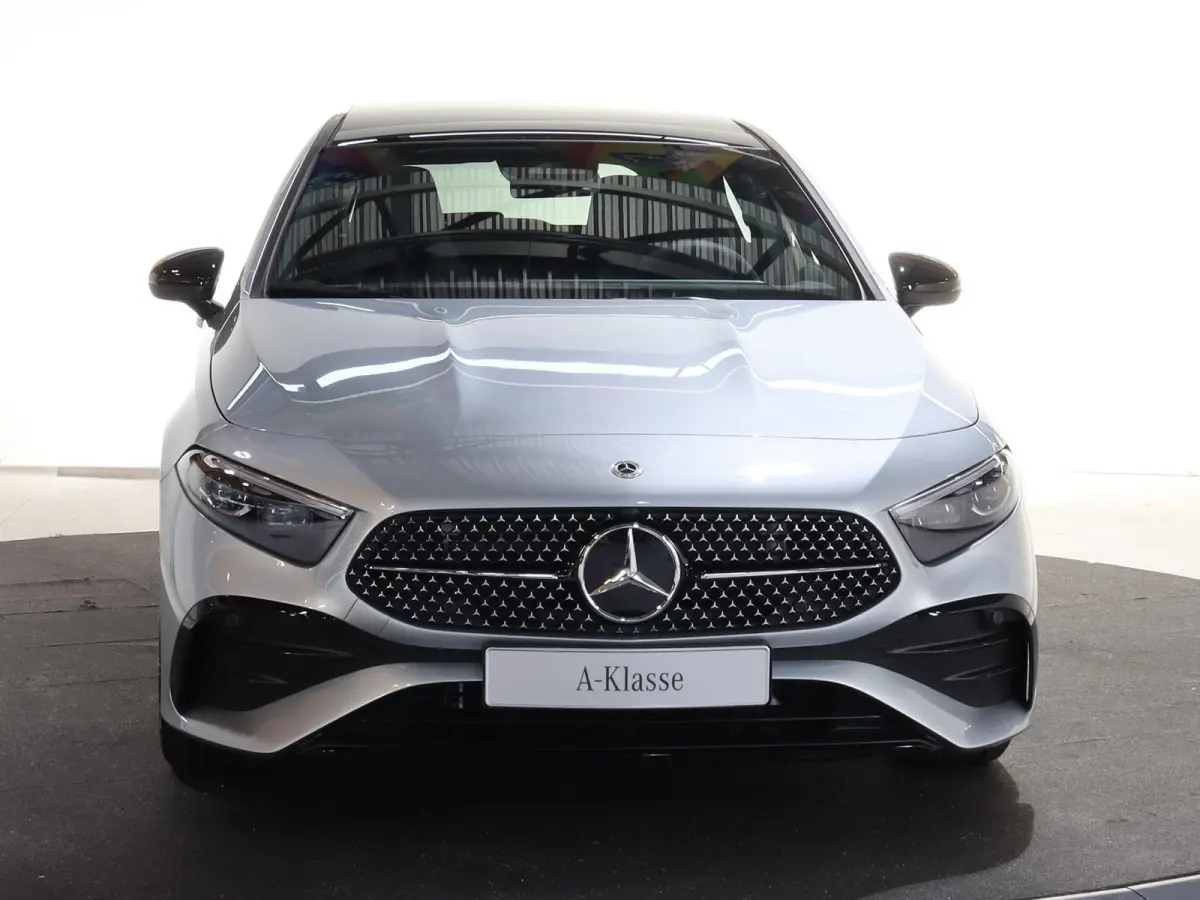 180 Business Solution AMG | Panoramaschuifdak | Achteruitrijcamera | Nightpakket | MULTIBEAM LED | Stoelverwarming |
