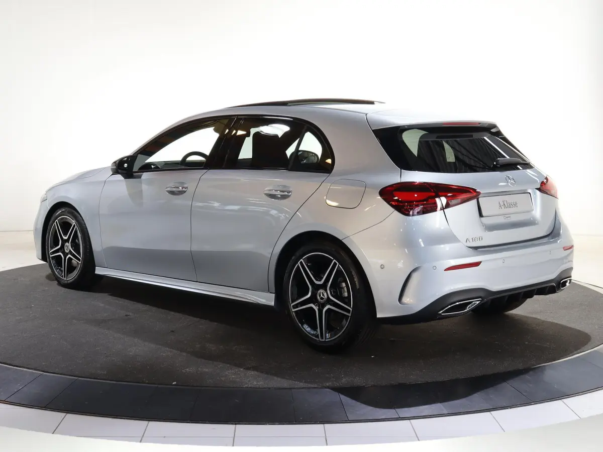 180 Business Solution AMG | Panoramaschuifdak | Achteruitrijcamera | Nightpakket | MULTIBEAM LED | Stoelverwarming |