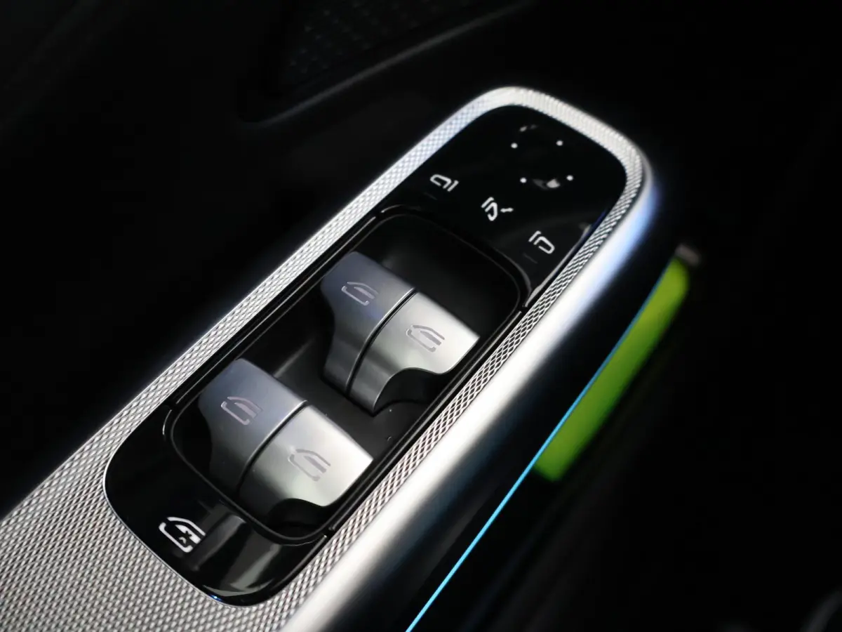 300 e Sport Edition | AMG Line |  Panorama-schuifdak | Elektrische stoelen incl Memory | MBUX Superscreen | 360-camera | Night |