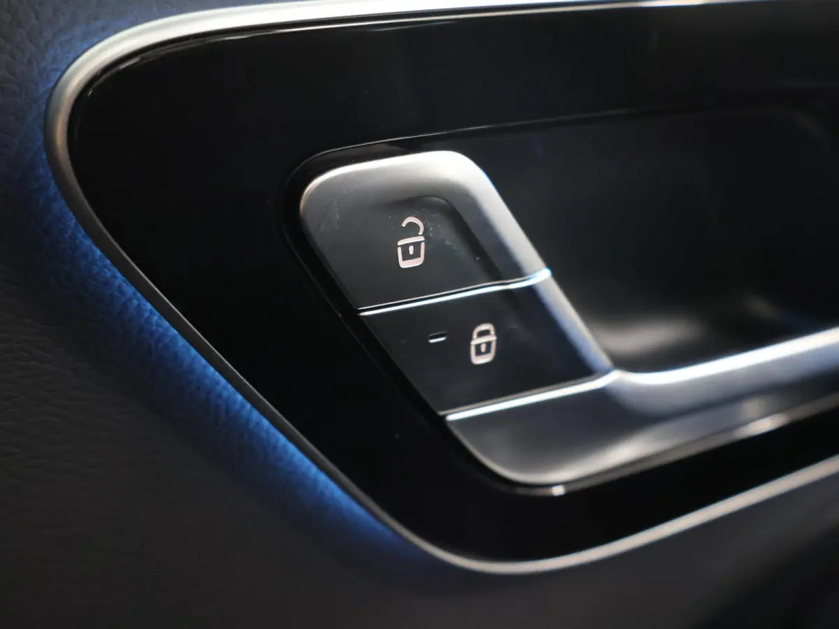 300 e Sport Edition | AMG Line |  Panorama-schuifdak | Elektrische stoelen incl Memory | MBUX Superscreen | 360-camera | Night |