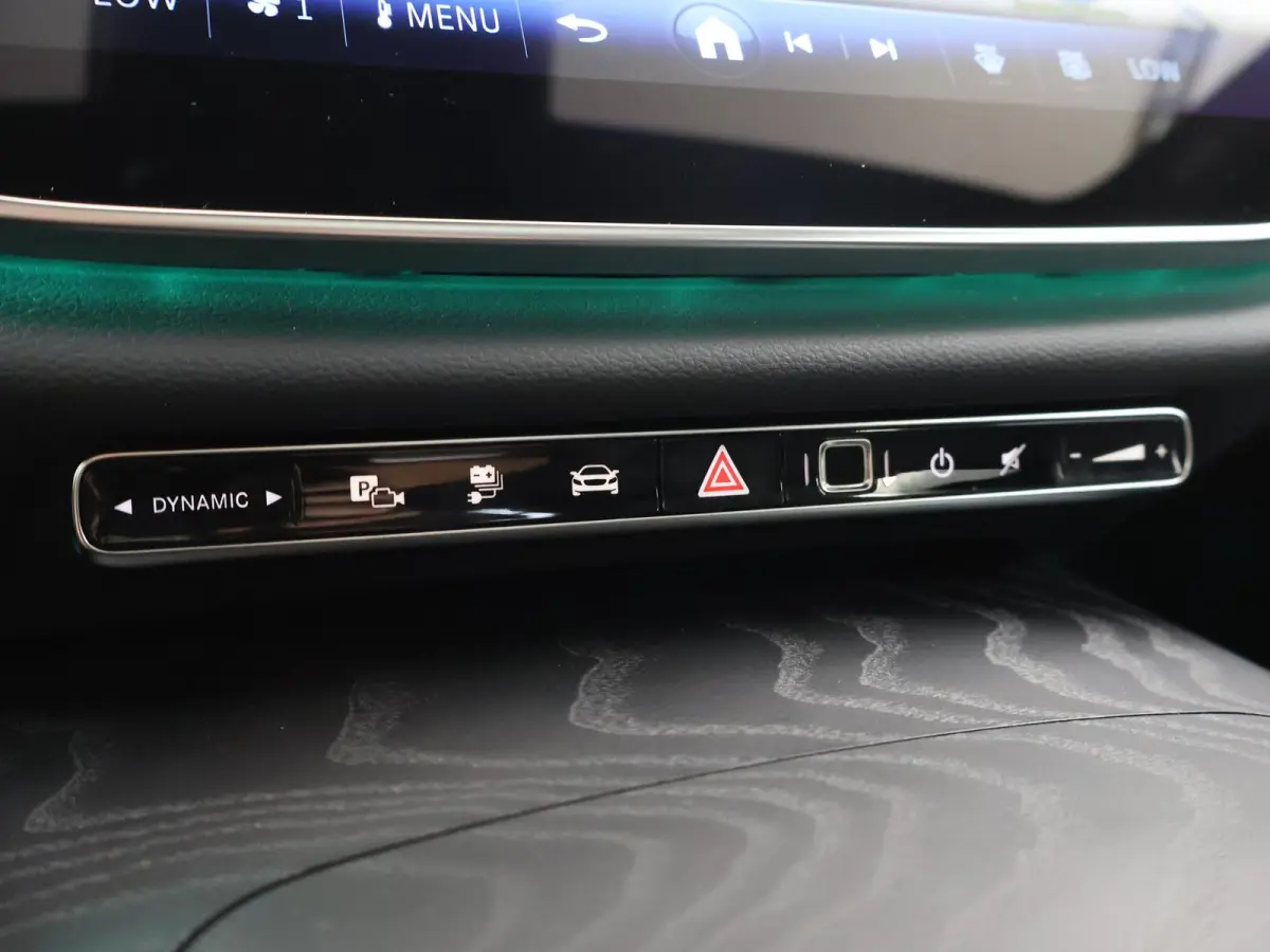 300 e Sport Edition | AMG Line |  Panorama-schuifdak | Elektrische stoelen incl Memory | MBUX Superscreen | 360-camera | Night |