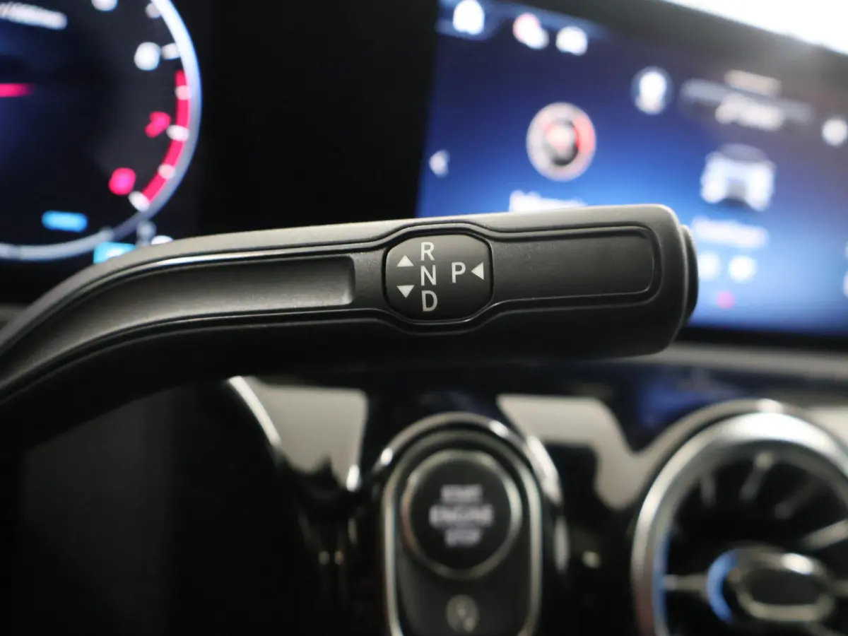 180 Business Solution AMG | AMG Line Plus | Nightpakket | Head-up display | 360° camera | Dodehoekassistent | 19 inch AMG Velgen |