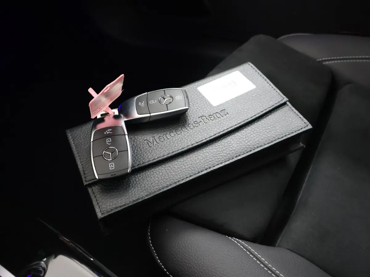 180 Business Solution AMG | AMG Line Plus | Nightpakket | Head-up display | 360° camera | Dodehoekassistent | 19 inch AMG Velgen |