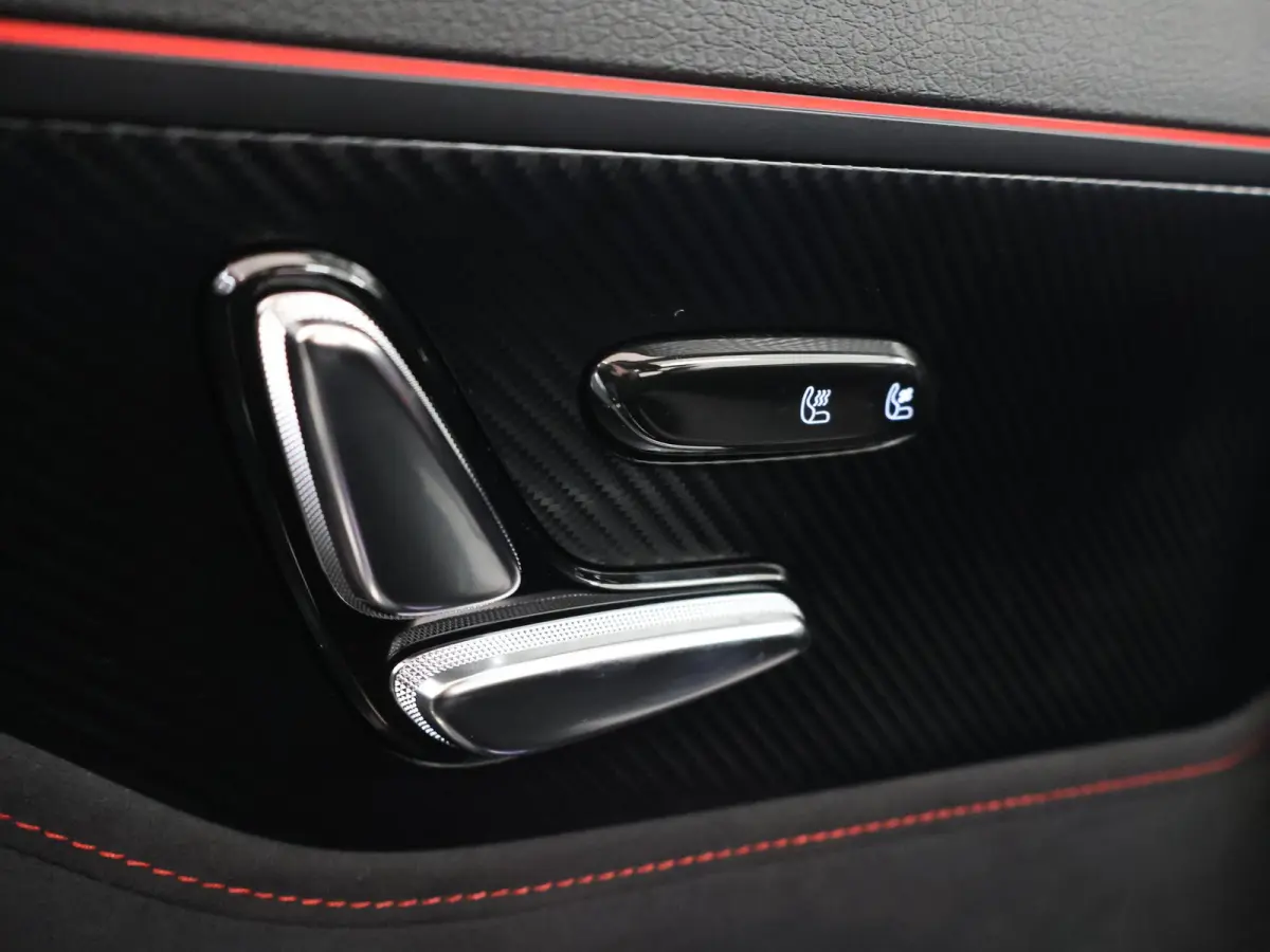 Brabus 100 kWh | 646 PK! | Drive Pilot | Stuurwiel- & Stoelverwarming voor- & achterin | Head-Up Display | Sennheiser Audio | Panoramadak | 3e display |