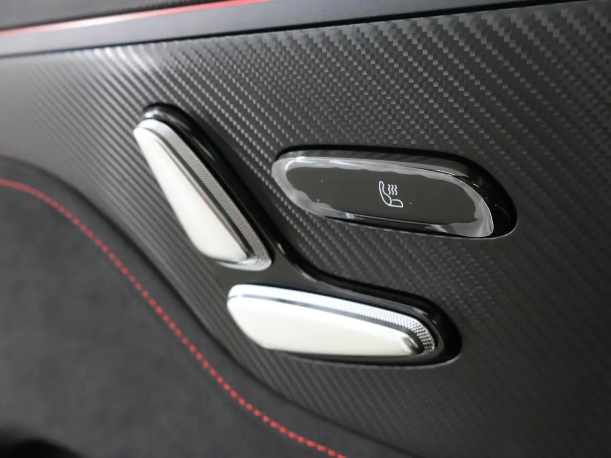 Brabus 100 kWh | 646 PK! | Drive Pilot | Stuurwiel- & Stoelverwarming voor- & achterin | Head-Up Display | Sennheiser Audio | Panoramadak | 3e display |