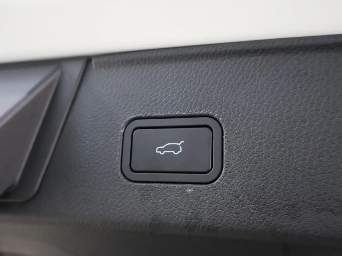 Brabus 100 kWh | 646 PK! | Drive Pilot | Stuurwiel- & Stoelverwarming voor- & achterin | Head-Up Display | Sennheiser Audio | Panoramadak | 3e display |