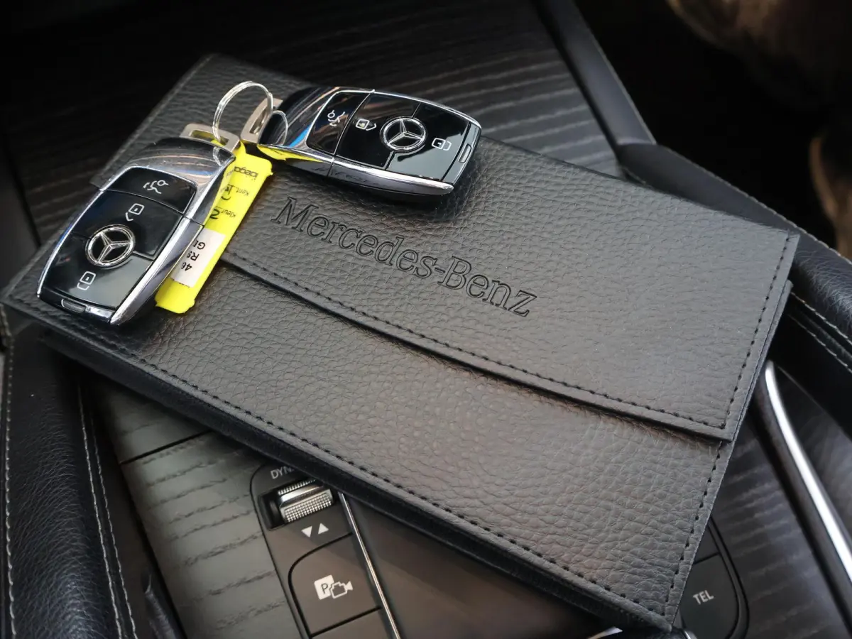 450 4MATIC Premium Plus | 7-persoons | AMG | Night | Luchtvering | Trekhaak | Treeplanken | 23" lichtmetalen velgen | Keyless |