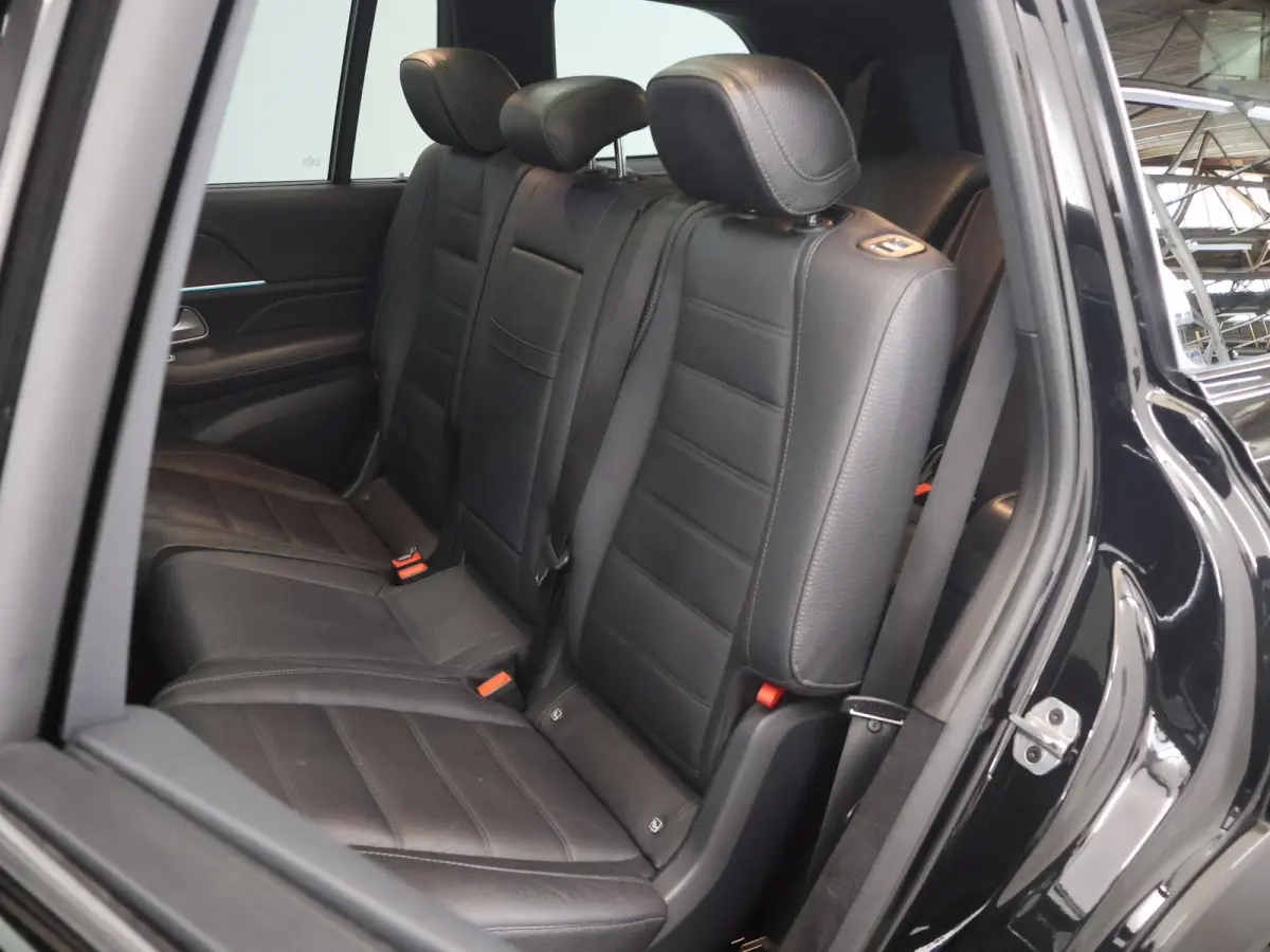 450 4MATIC Premium Plus | 7-persoons | AMG | Night | Luchtvering | Trekhaak | Treeplanken | 23" lichtmetalen velgen | Keyless |