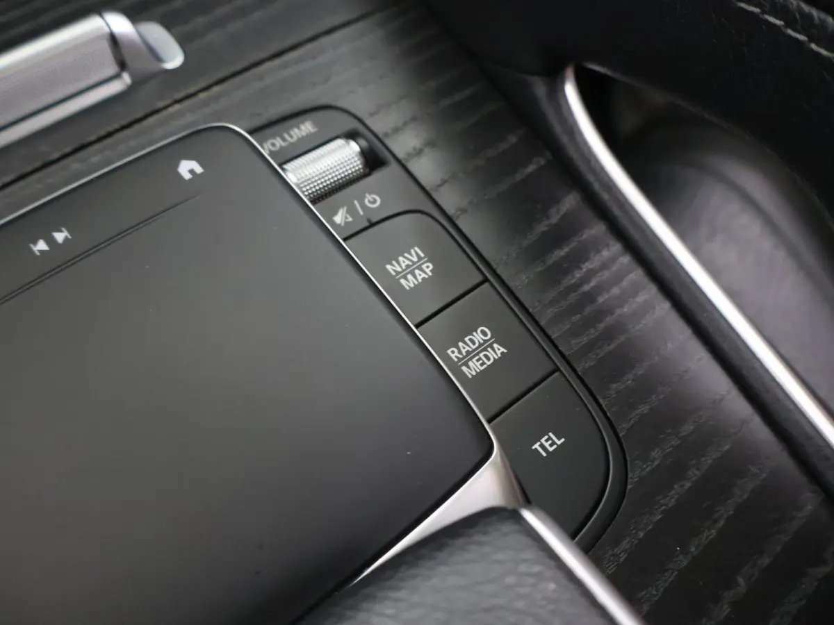 450 4MATIC Premium Plus | 7-persoons | AMG | Night | Luchtvering | Trekhaak | Treeplanken | 23" lichtmetalen velgen | Keyless |