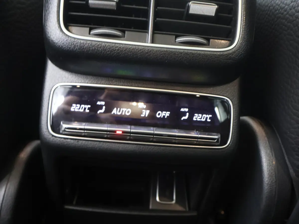 450 4MATIC Premium Plus | 7-persoons | AMG | Night | Luchtvering | Trekhaak | Treeplanken | 23" lichtmetalen velgen | Keyless |