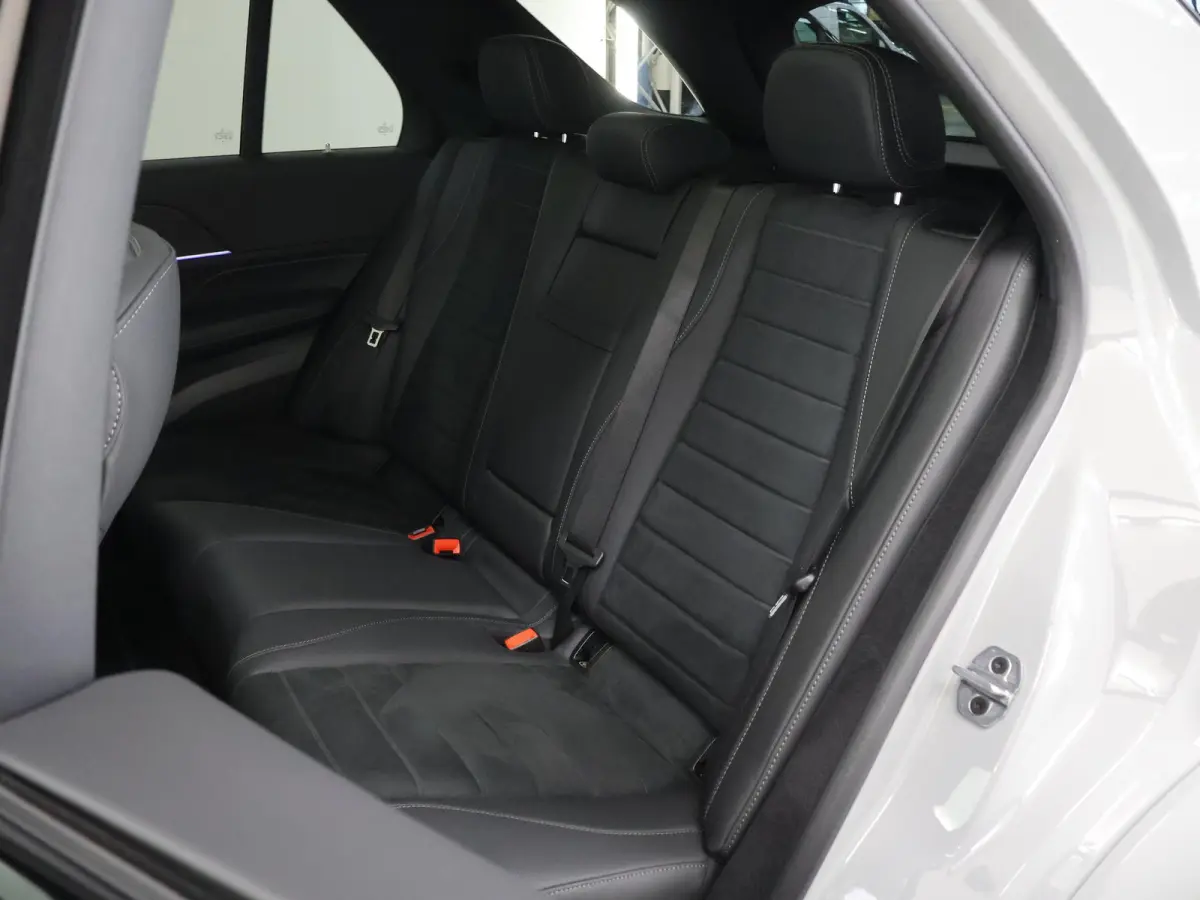 400 e 4MATIC AMG Line | Night | Panoramadak | Luchtvering | Trekhaak | Burmester | Memory | Thermotronic |