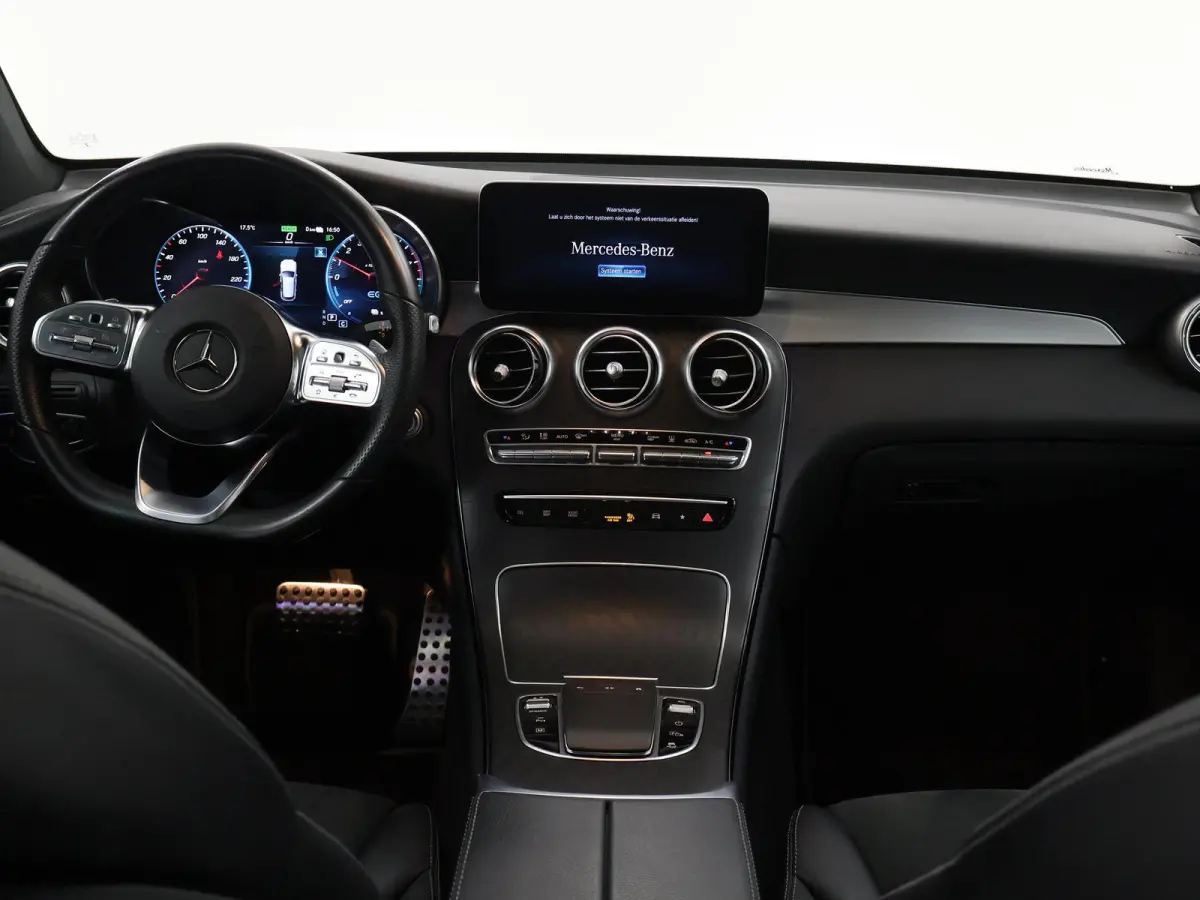 4MATIC Premium | Digitale cockpit | AMG | Panoramadak | Night pakket | Keyless |