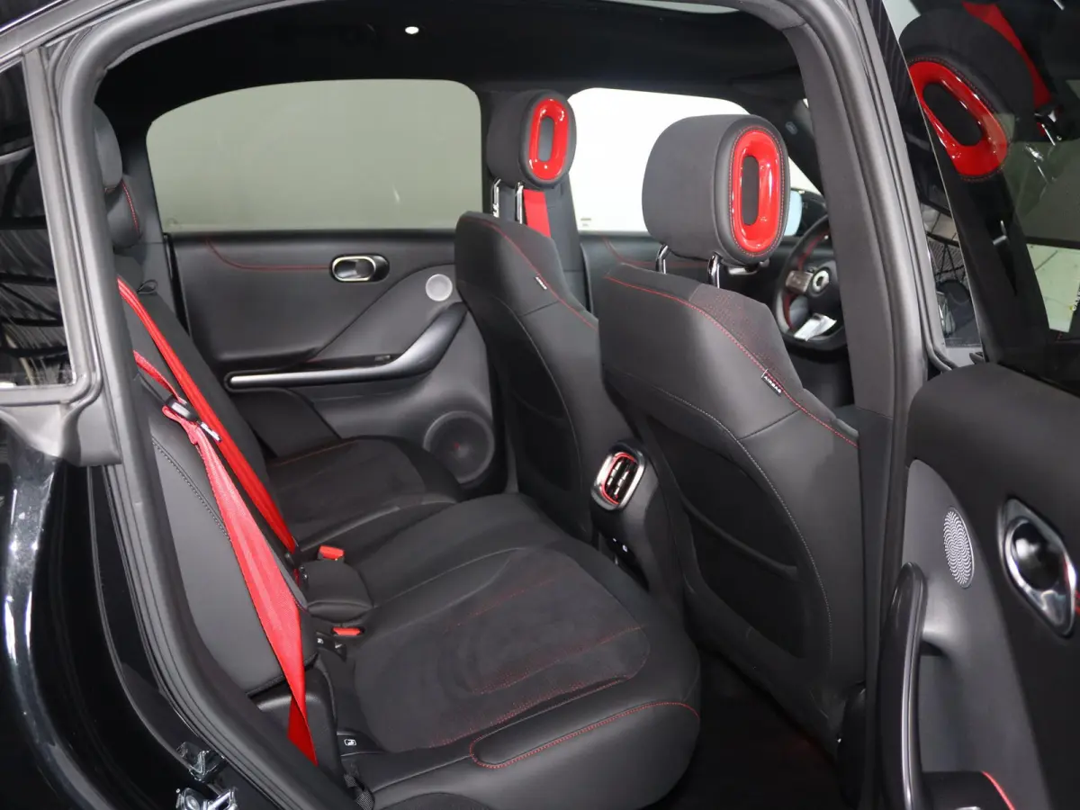BRABUS 66 kWh | 428 pk | Panoramadak | 360 Camera | Keyless Entry | Memory | Cyber Spark LED | Smart Drive Pilot | BRABUS Mode |