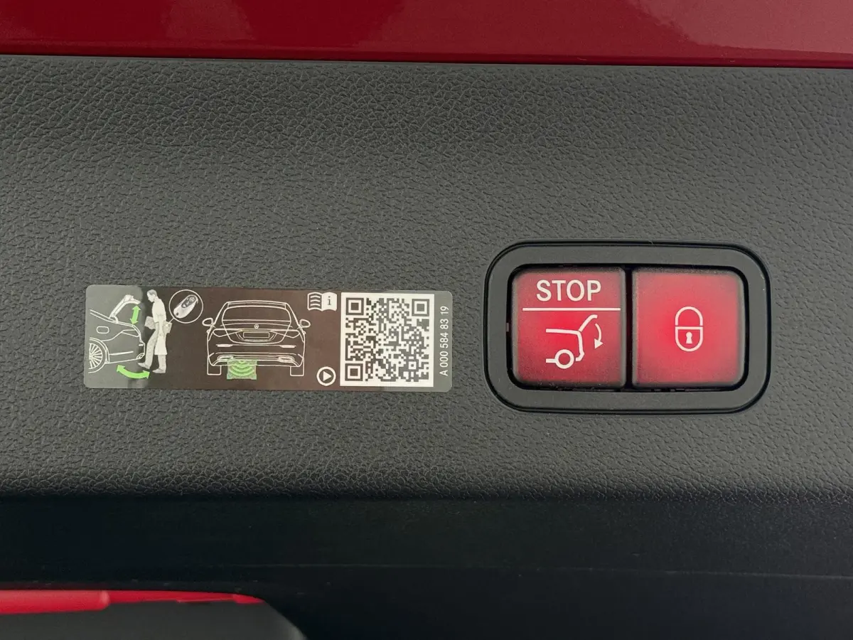 250+ Business Solution AMG 85.5 kWh |  AMG Line Plus | Premium Pakket | Winterpakket | Superscreen | Verwarmd stuurwiel | Dodehoekassistent | Nightpakket |