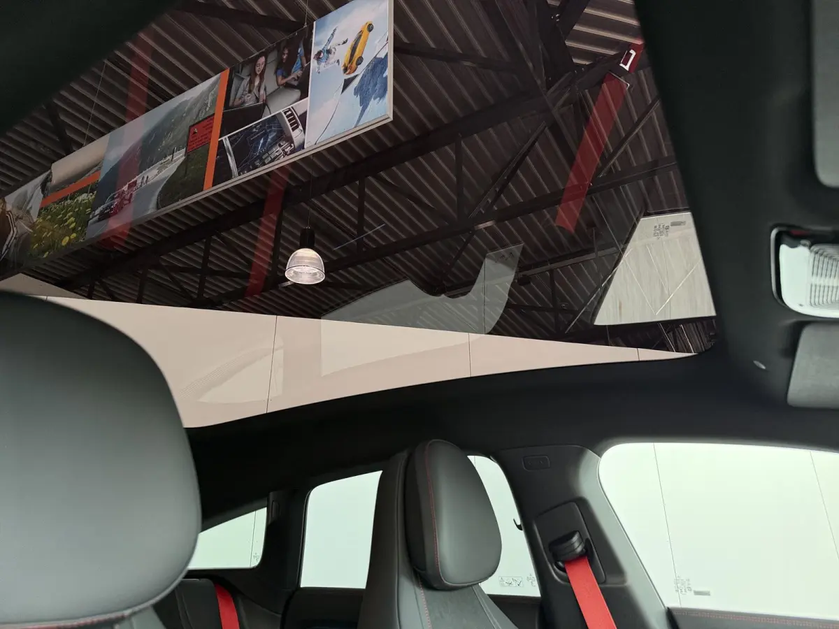 250+ Business Solution AMG 85.5 kWh |  AMG Line Plus | Premium Pakket | Winterpakket | Superscreen | Verwarmd stuurwiel | Dodehoekassistent | Nightpakket |