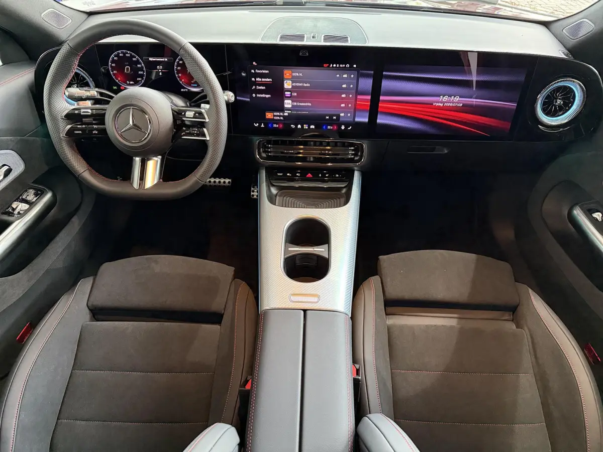 250+ Business Solution AMG 85.5 kWh |  AMG Line Plus | Premium Pakket | Winterpakket | Superscreen | Verwarmd stuurwiel | Dodehoekassistent | Nightpakket |