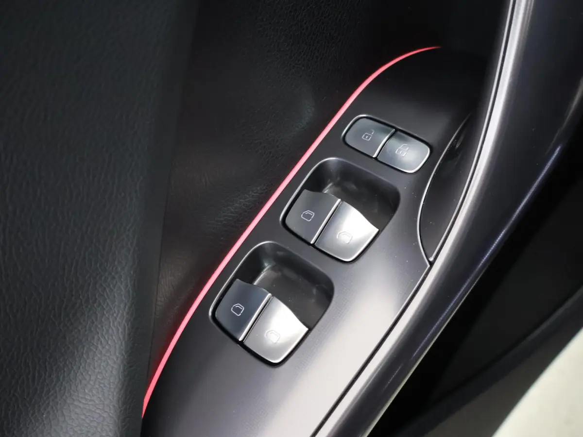 BRABUS 66 kWh | Panoramadak | Elektrische achterklep | Stoelverwarming |