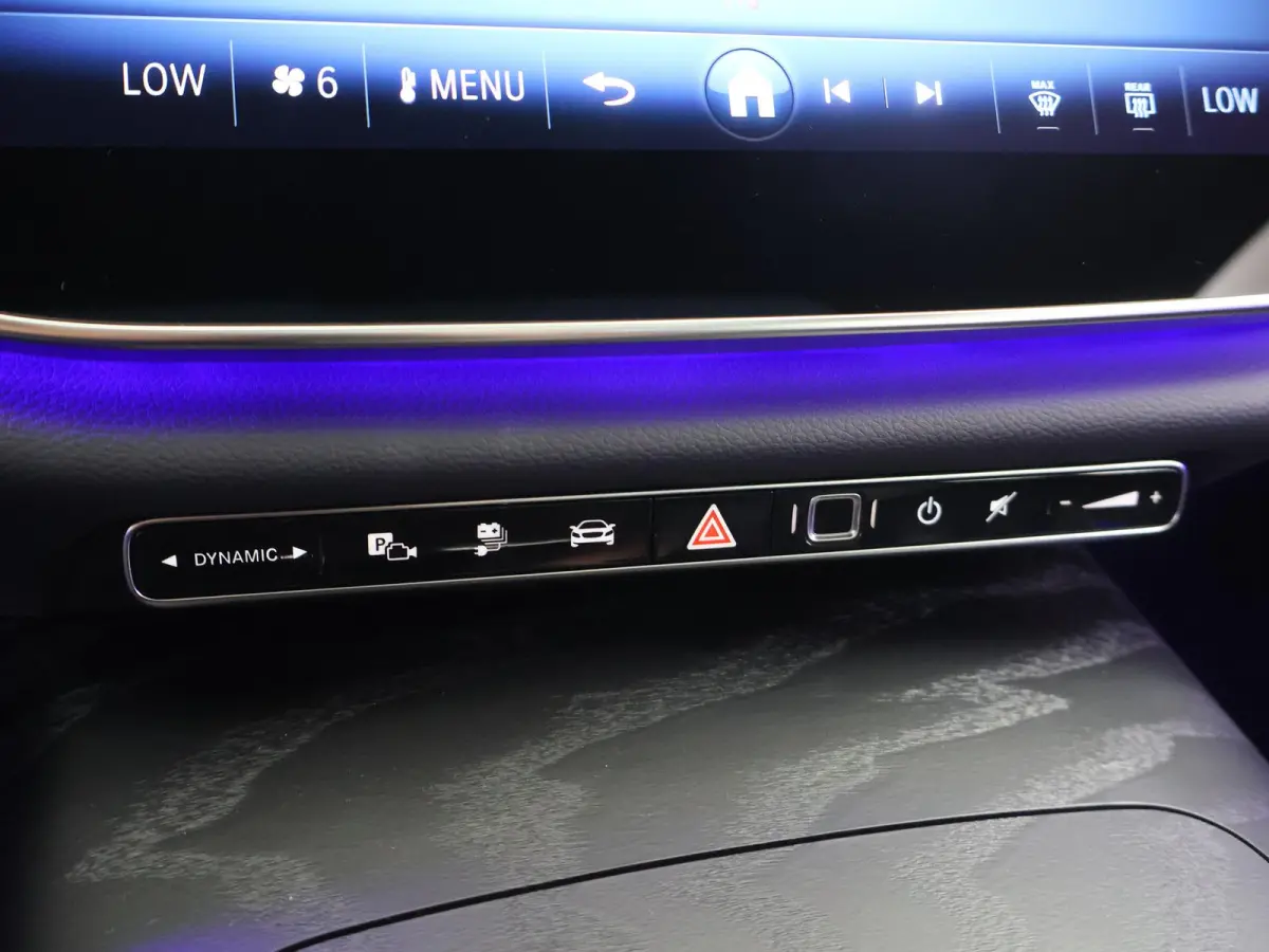 300e Sport Edition | Panoramaschuifdak | Trekhaak | Premium Pakket | 360°-camera | MBUX Superscreen | Burmester |