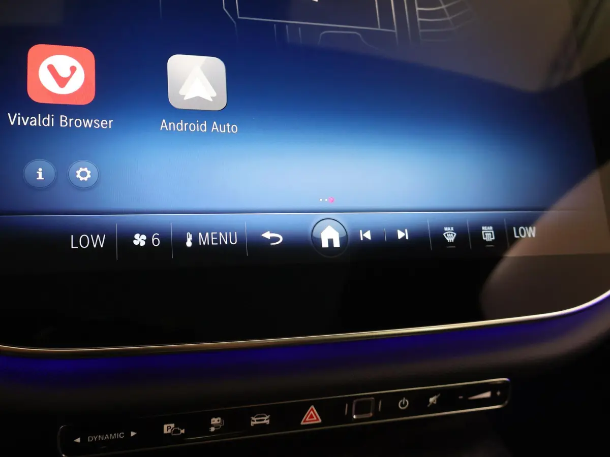 300e Sport Edition | Panoramaschuifdak | Trekhaak | Premium Pakket | 360°-camera | MBUX Superscreen | Burmester |