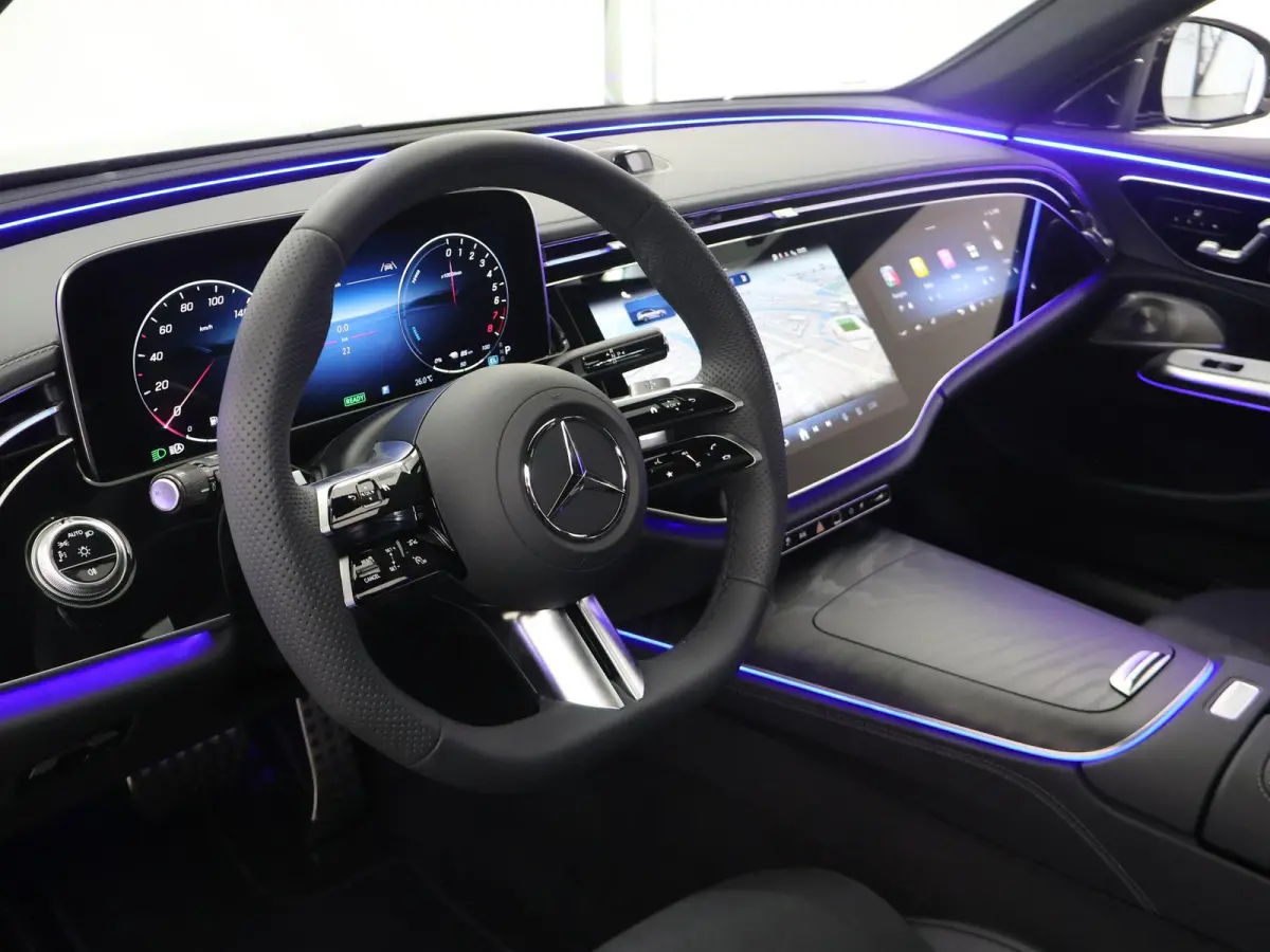 300e Sport Edition | Panoramaschuifdak | Trekhaak | Premium Pakket | 360°-camera | MBUX Superscreen | Burmester |