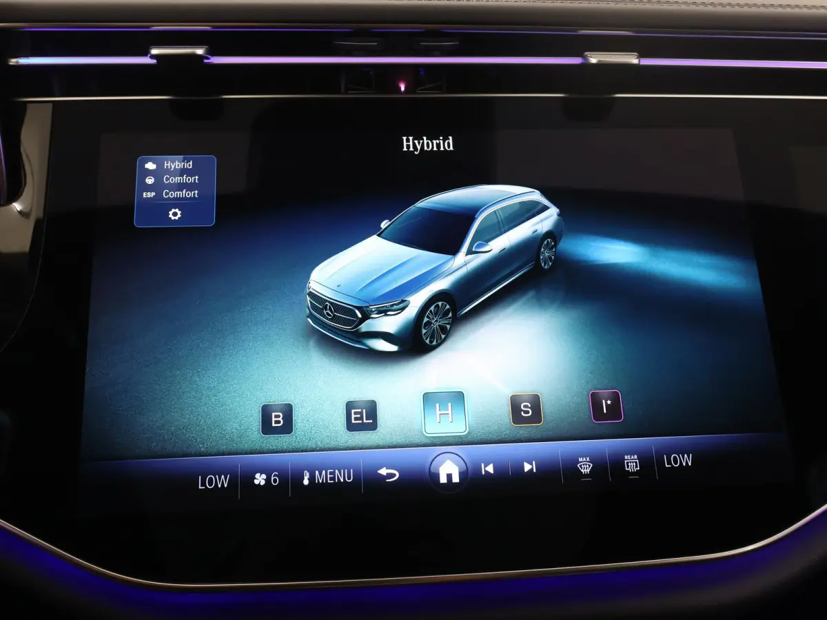 300e Sport Edition | Panoramaschuifdak | Trekhaak | Premium Pakket | 360°-camera | MBUX Superscreen | Burmester |