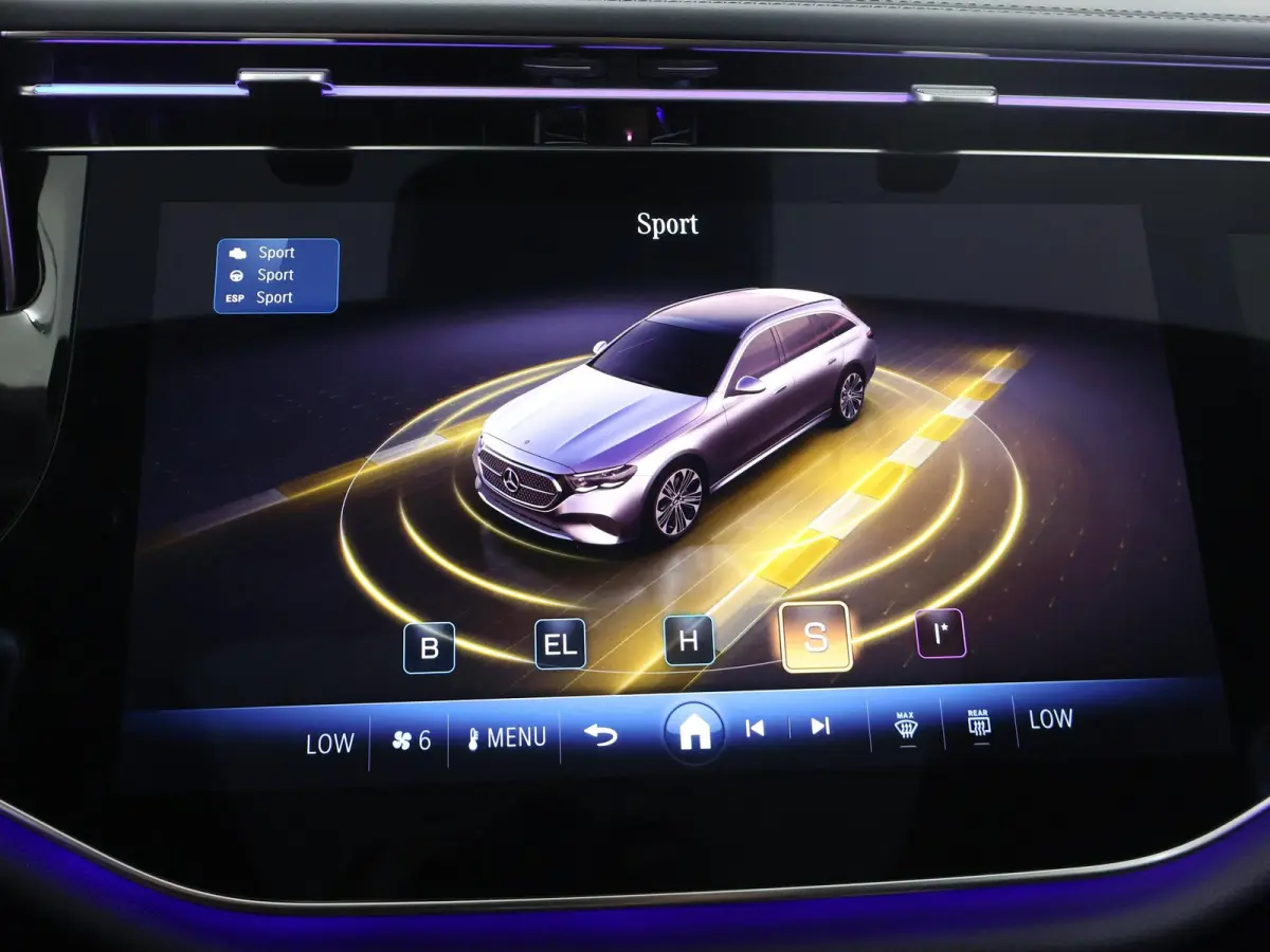 300e Sport Edition | Panoramaschuifdak | Trekhaak | Premium Pakket | 360°-camera | MBUX Superscreen | Burmester |