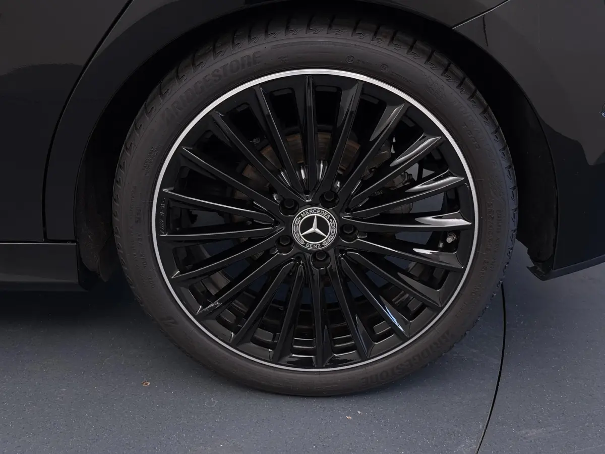180 Star Edition AMG Line | Panoramadak | 19 inch LM velgen | Night pakket | Multibeam Led verlichting |